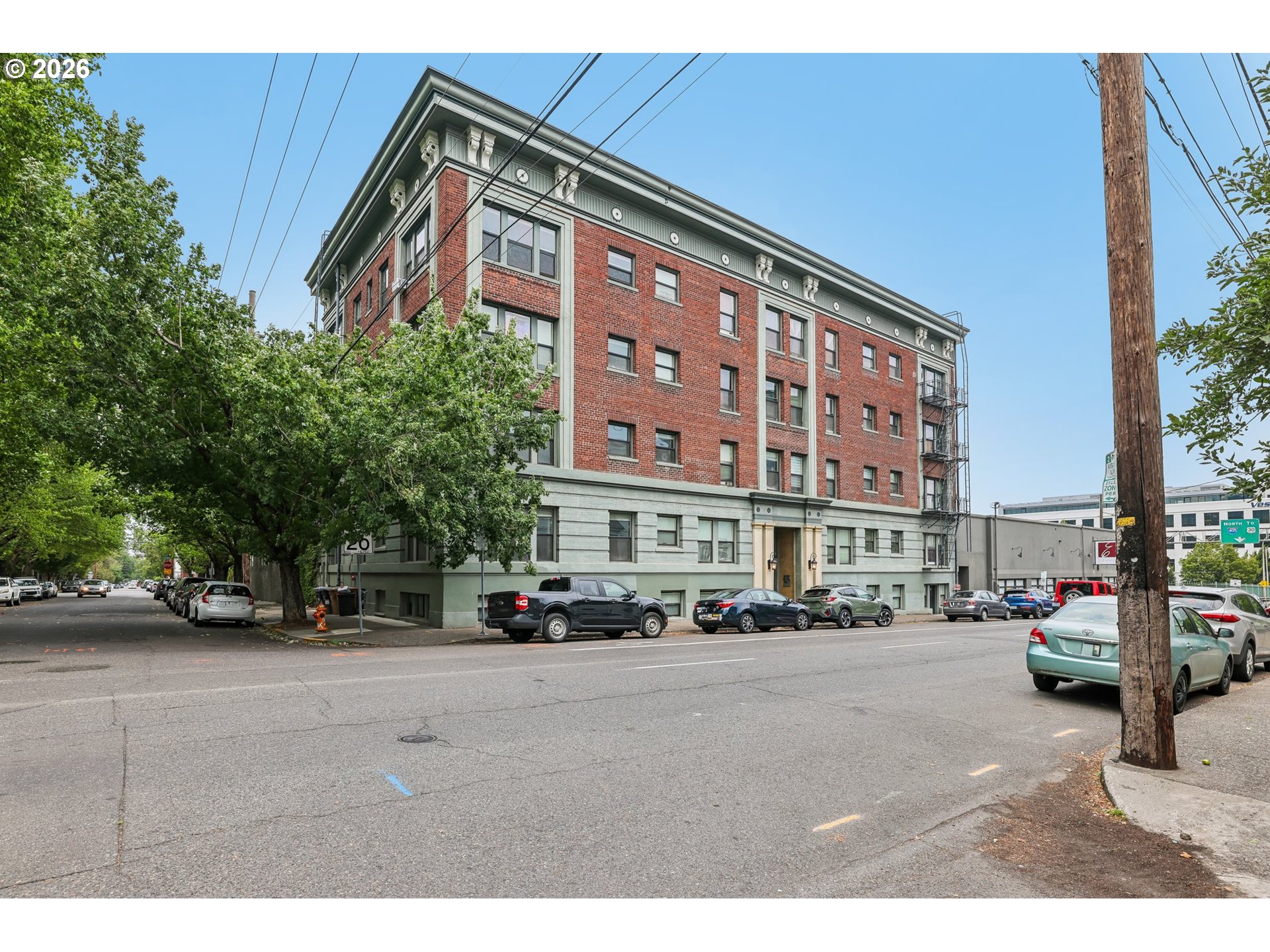 1631 Nw Everett St 406 Property Photo 2