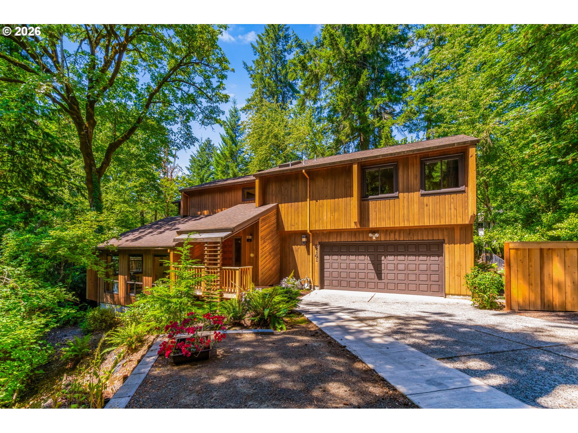 3141 ROYCE WAY Property Photo 1