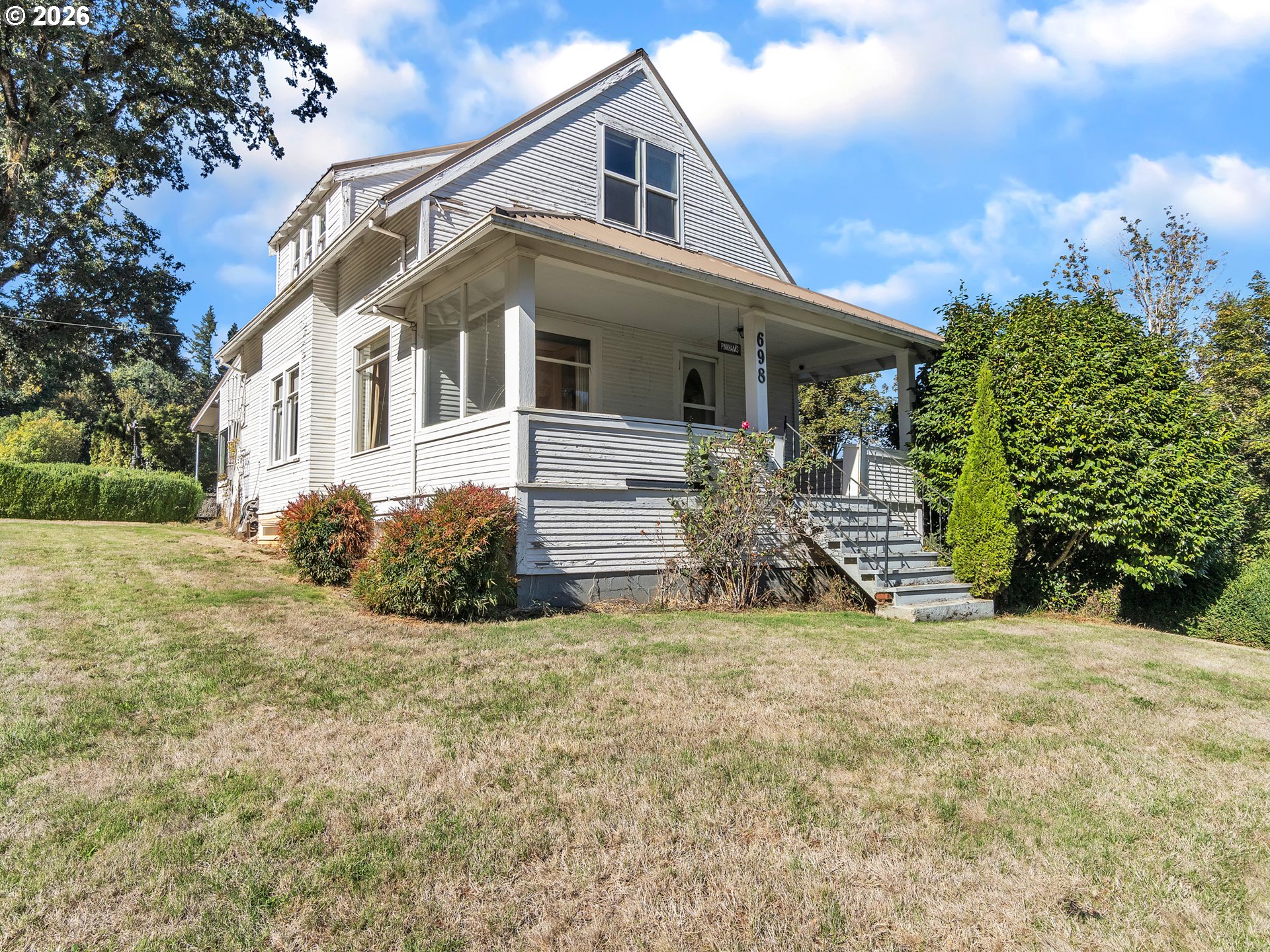 698 Grandview Ave Property Photo 3