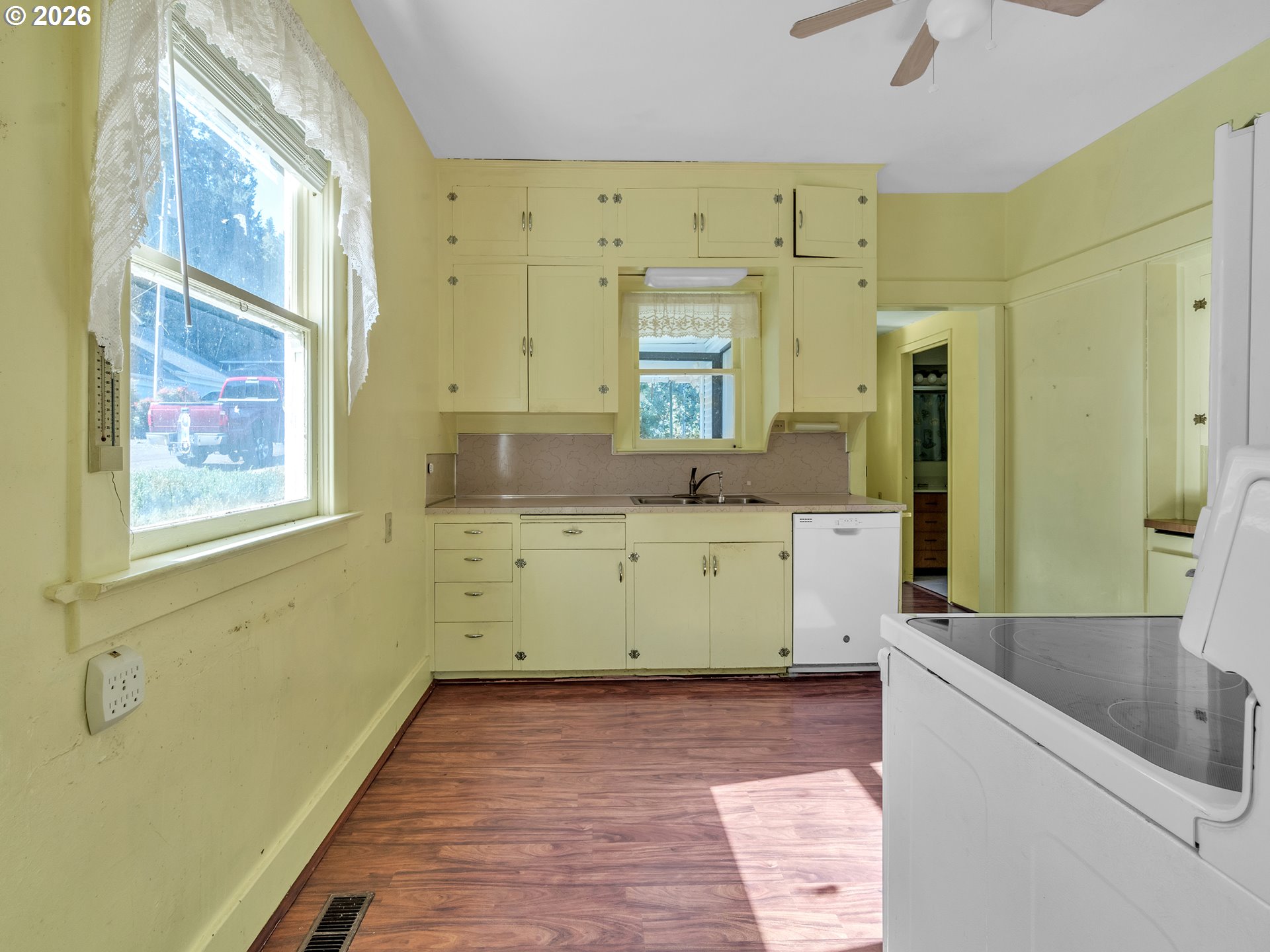 698 Grandview Ave Property Photo 37