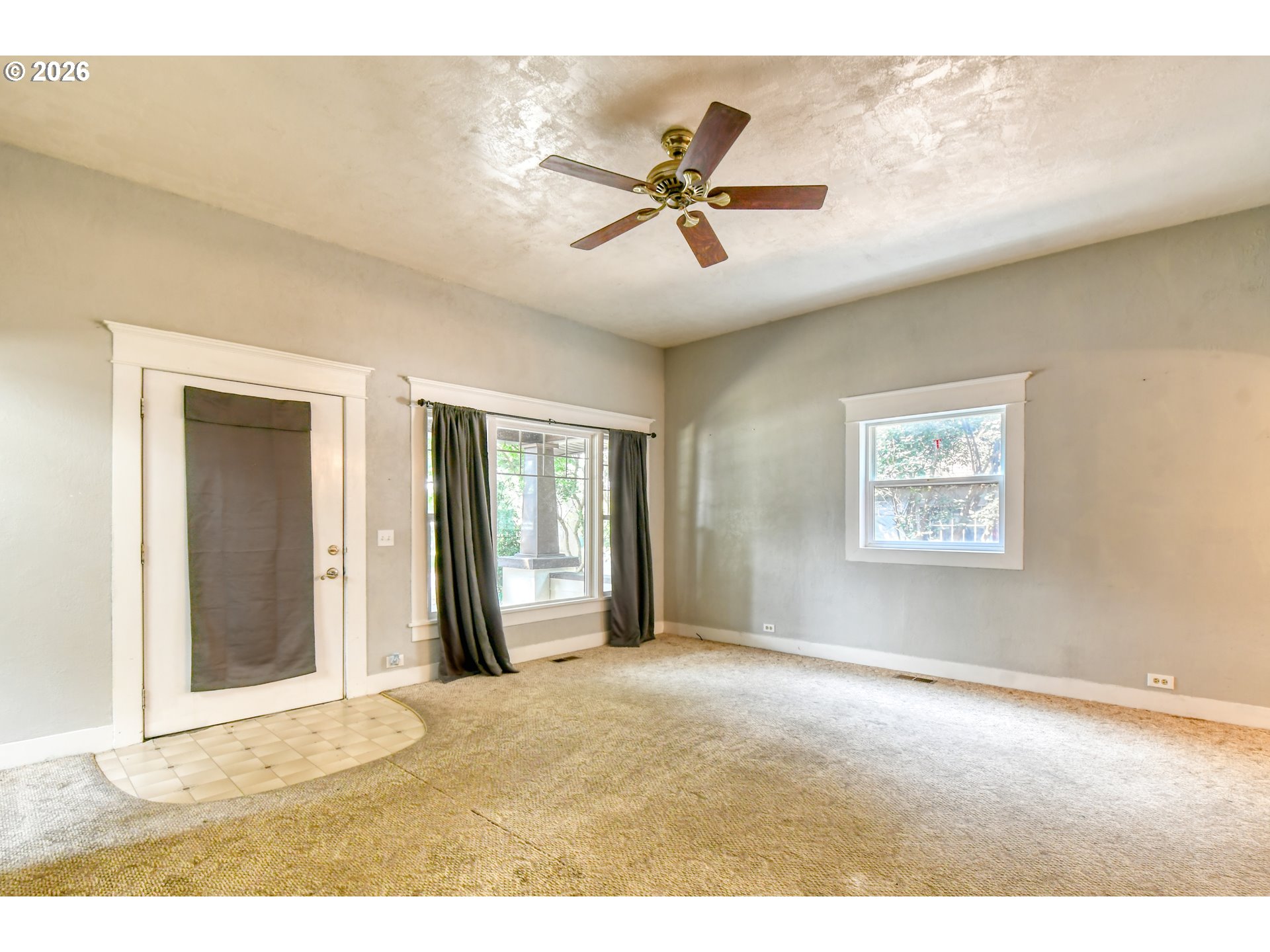 415 Van Buren St Property Photo 4