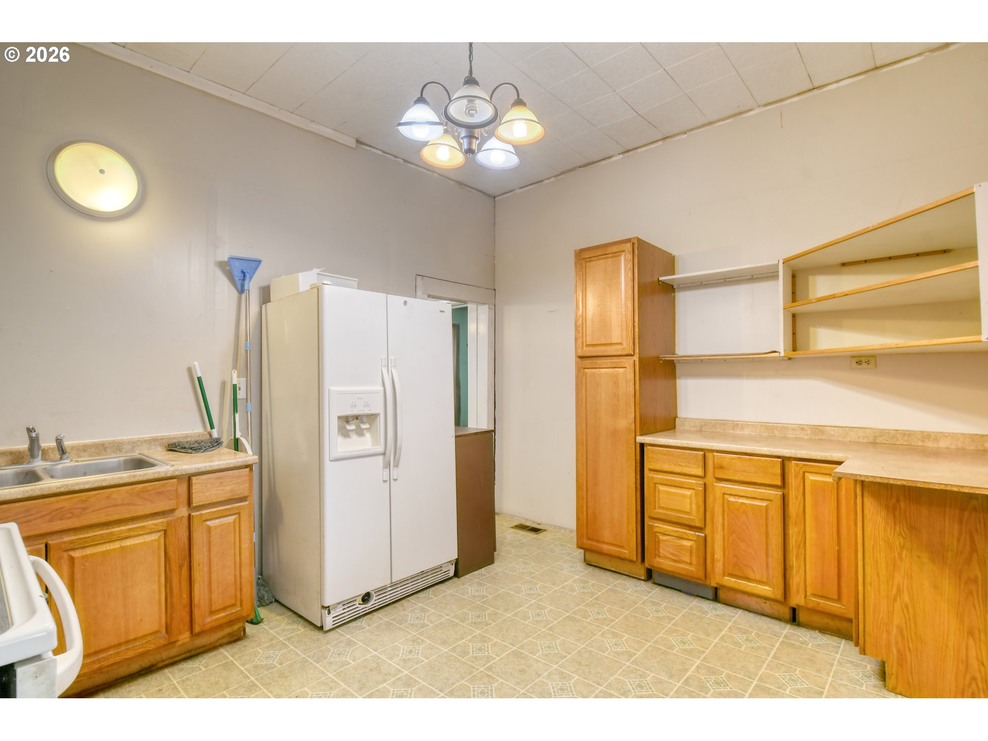 415 Van Buren St Property Photo 11