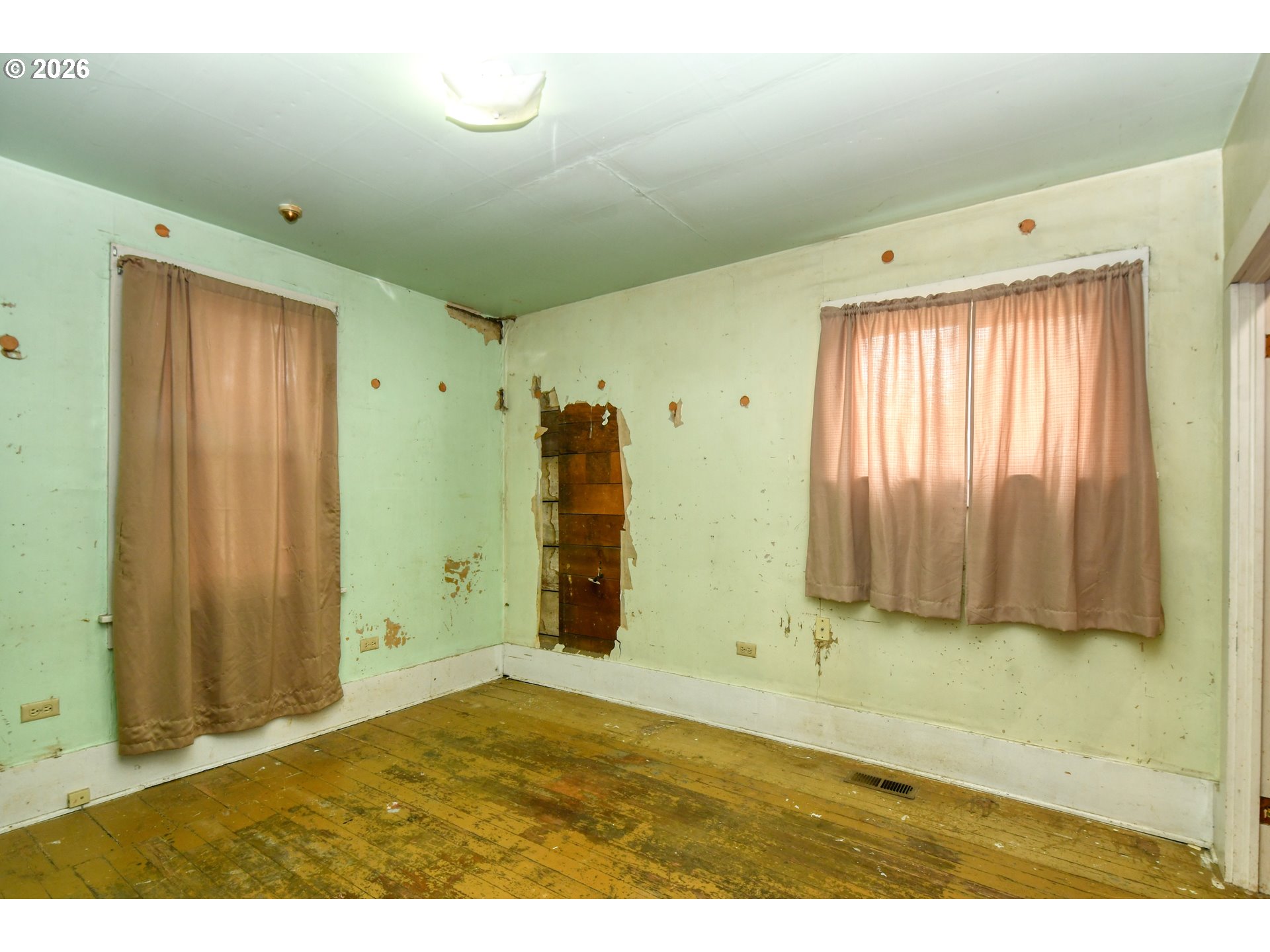 415 Van Buren St Property Photo 13