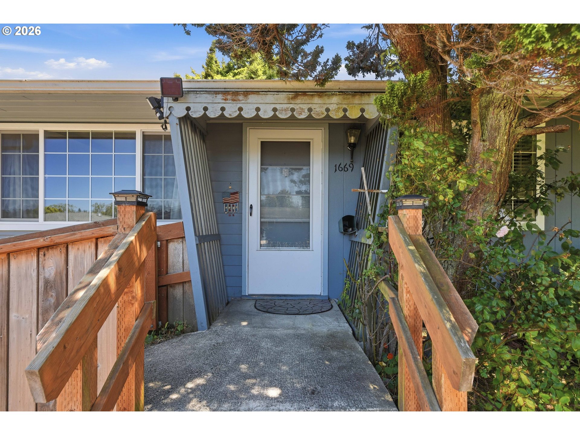 1669 Johnson St Property Photo 4
