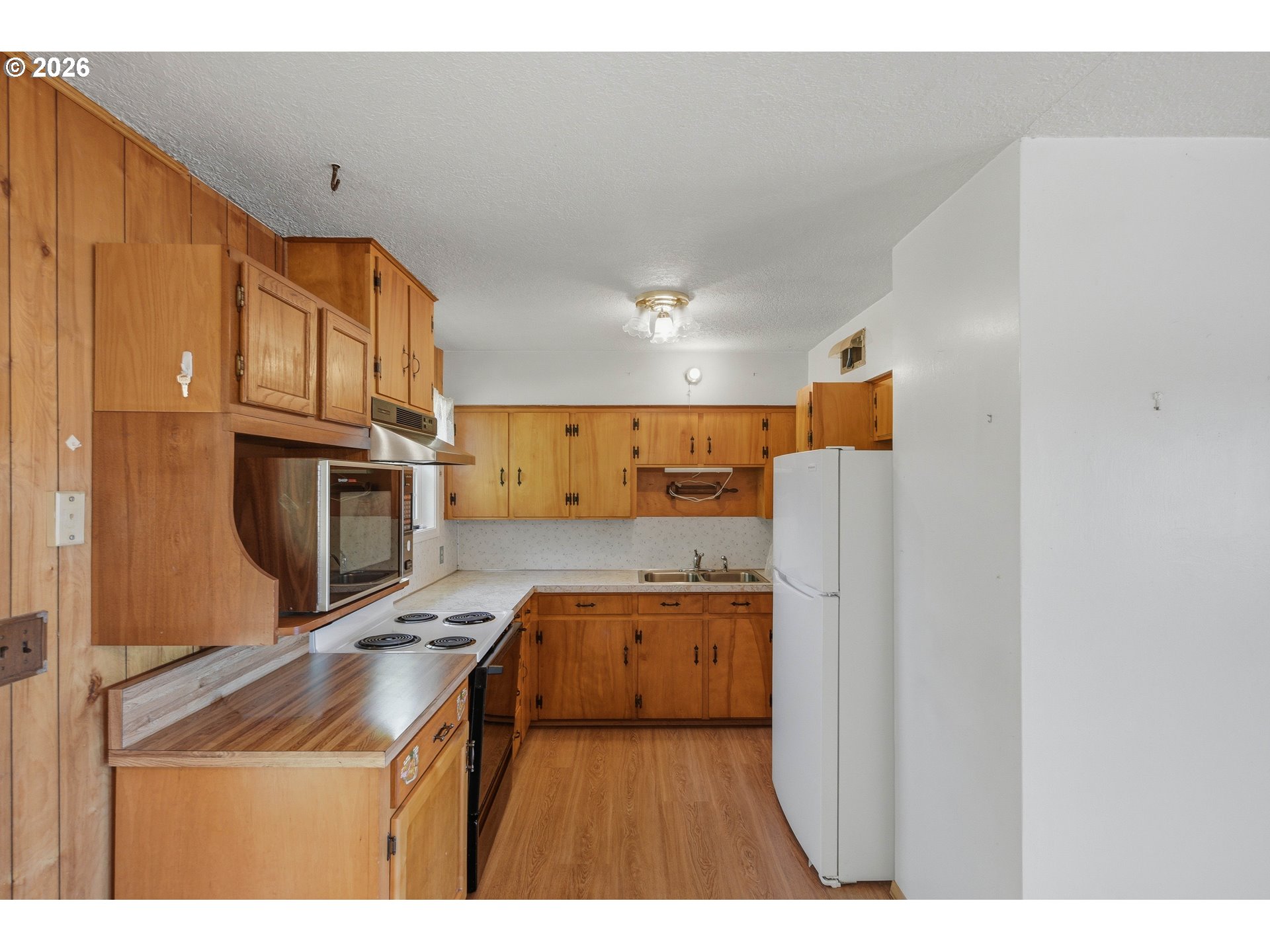 1669 Johnson St Property Photo 10