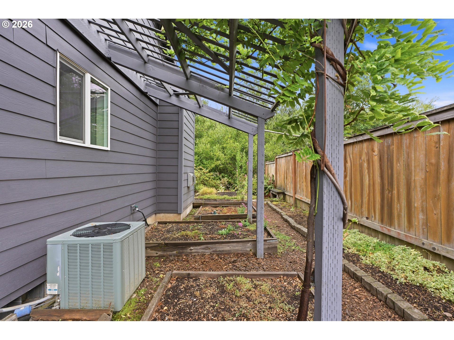 642 S 13th Ave Property Photo 11