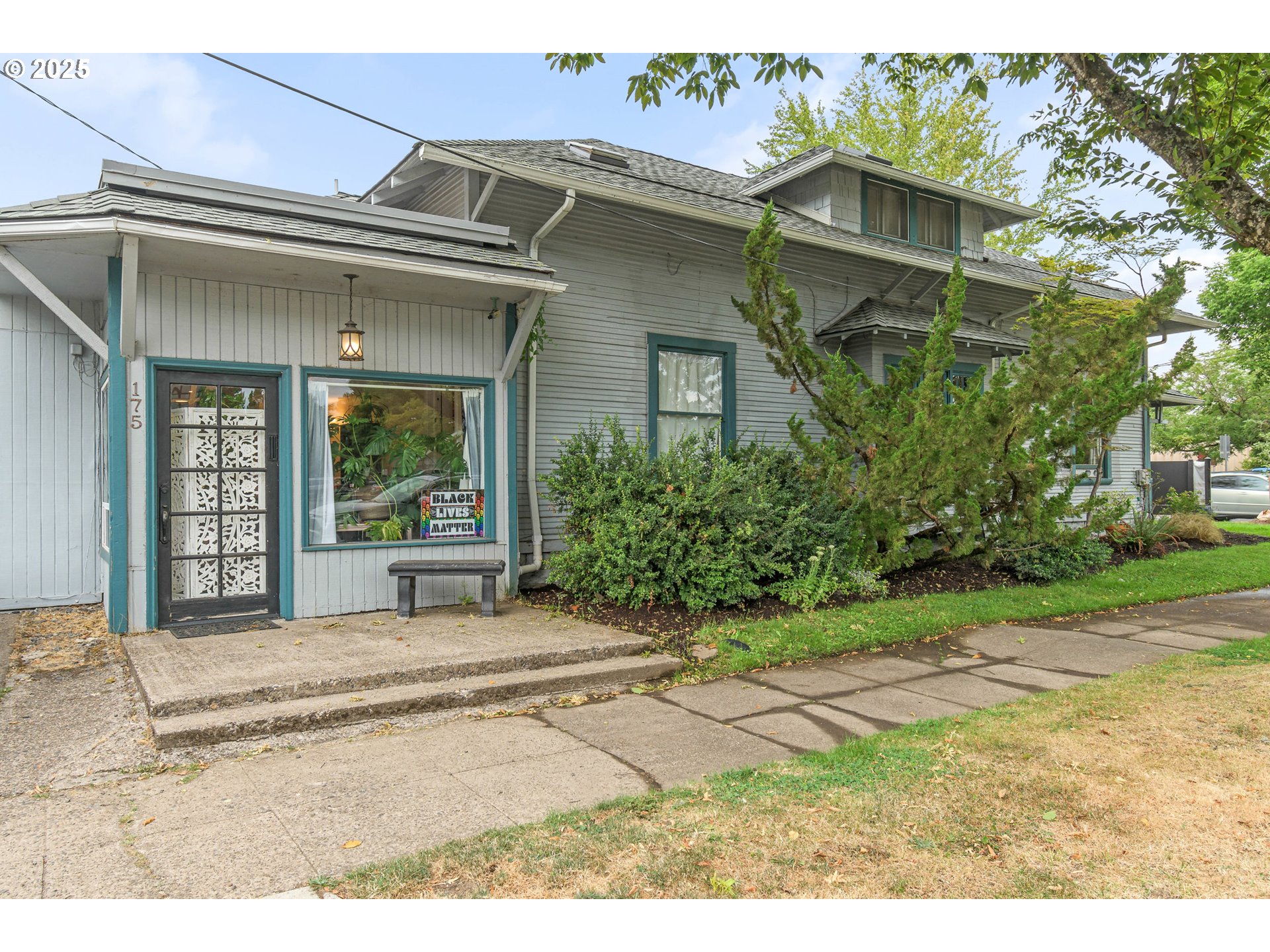 1492 Pearl St Property Photo 16