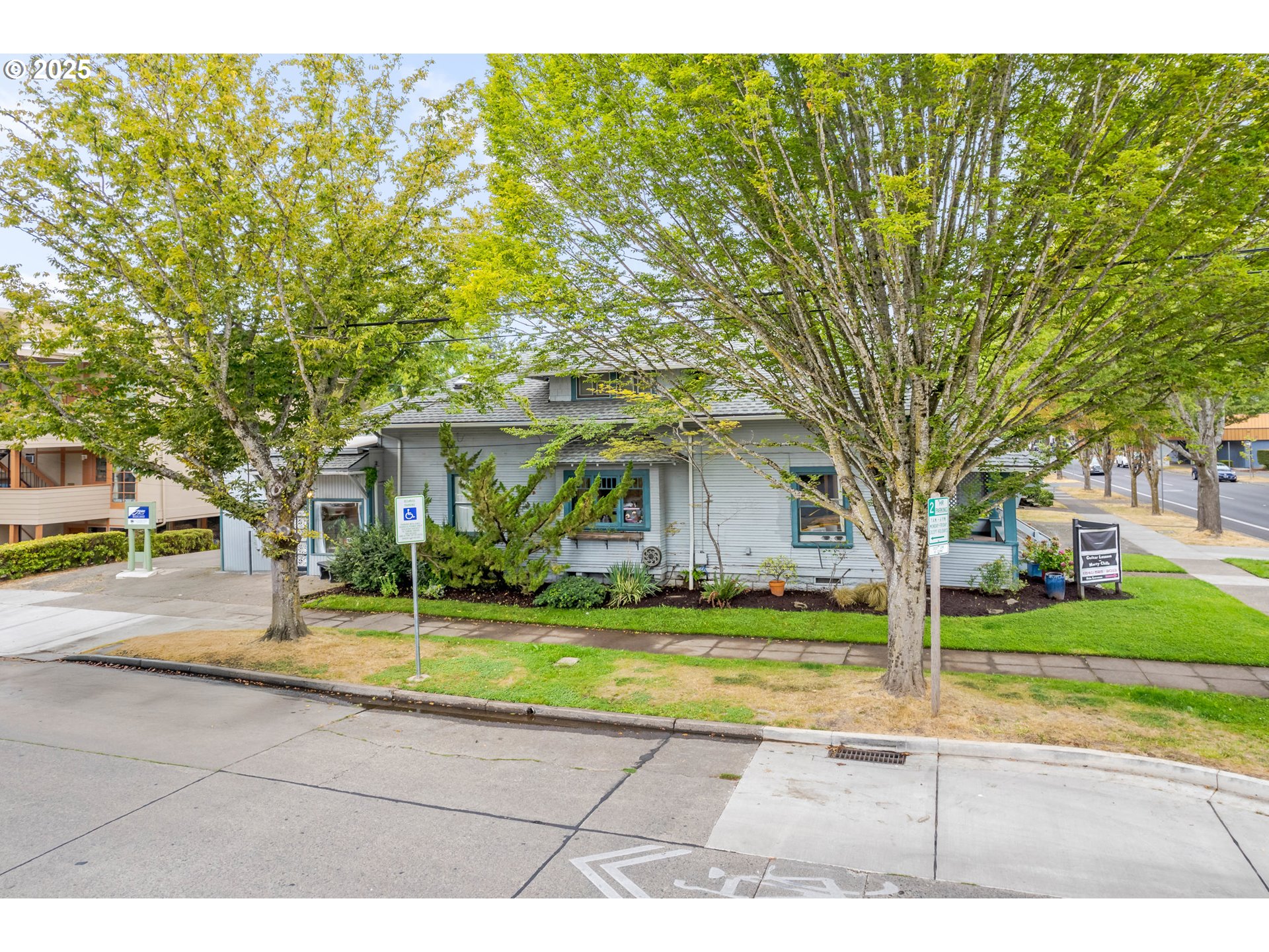 1492 Pearl St Property Photo 43