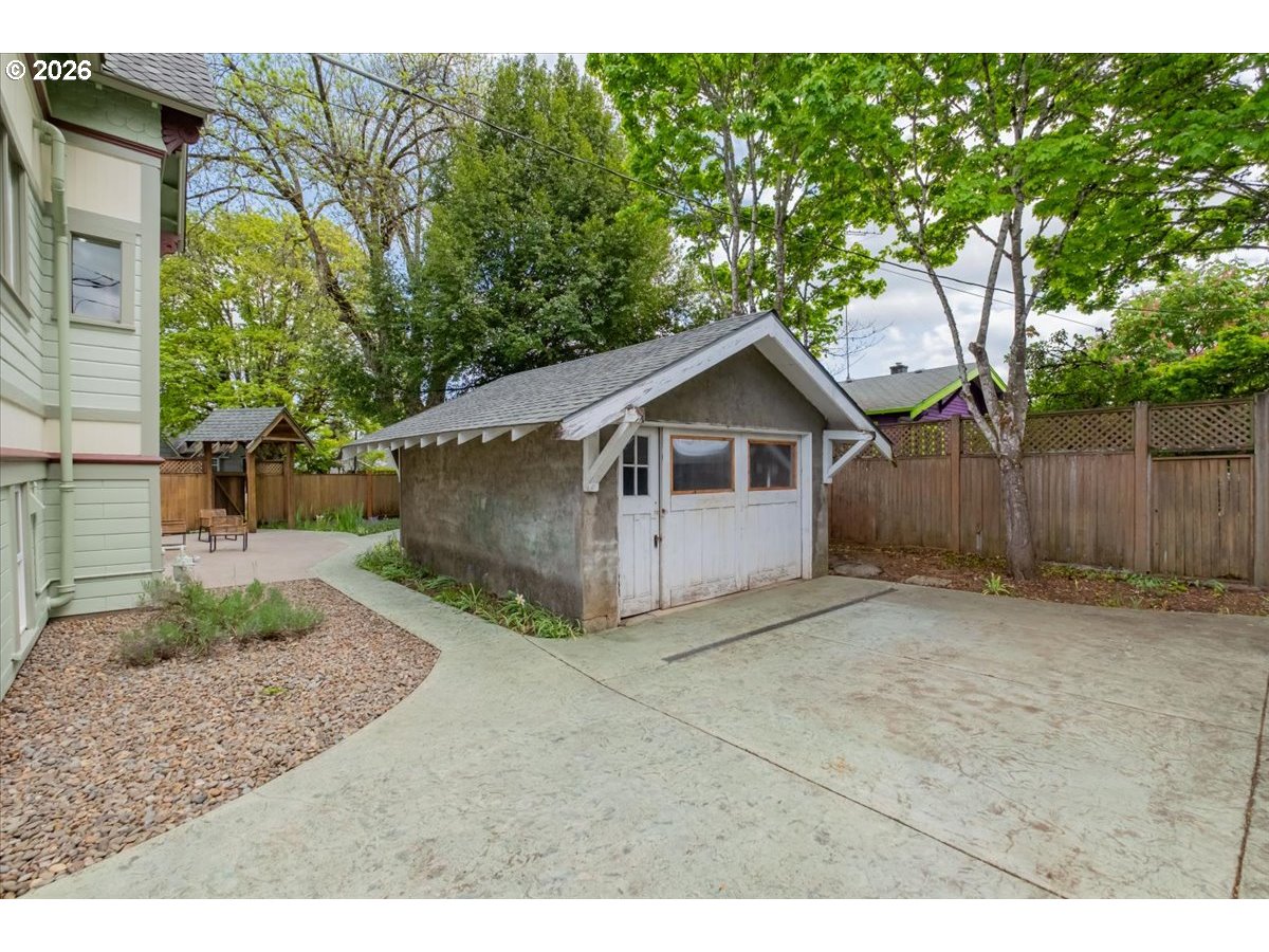 1121 Main St Property Photo 43