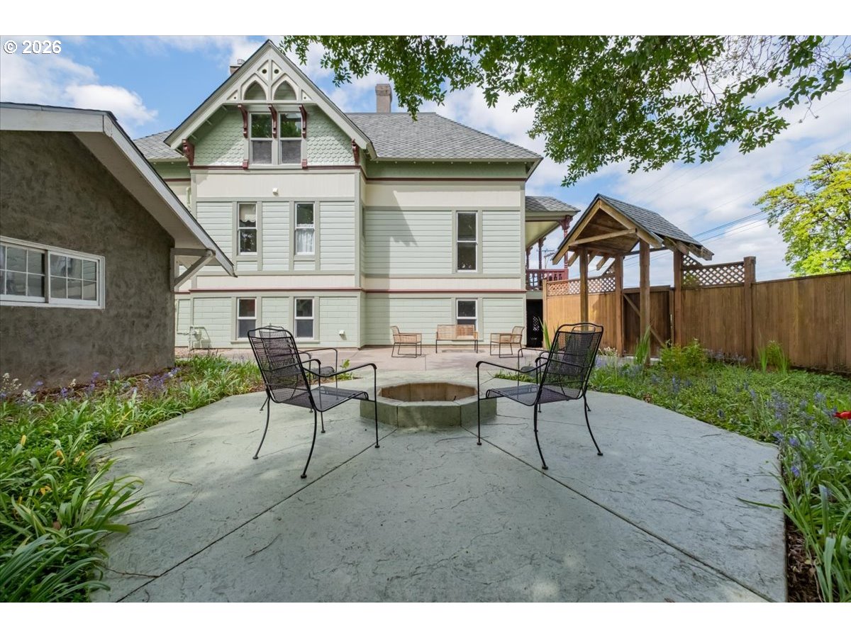 1121 Main St Property Photo 45