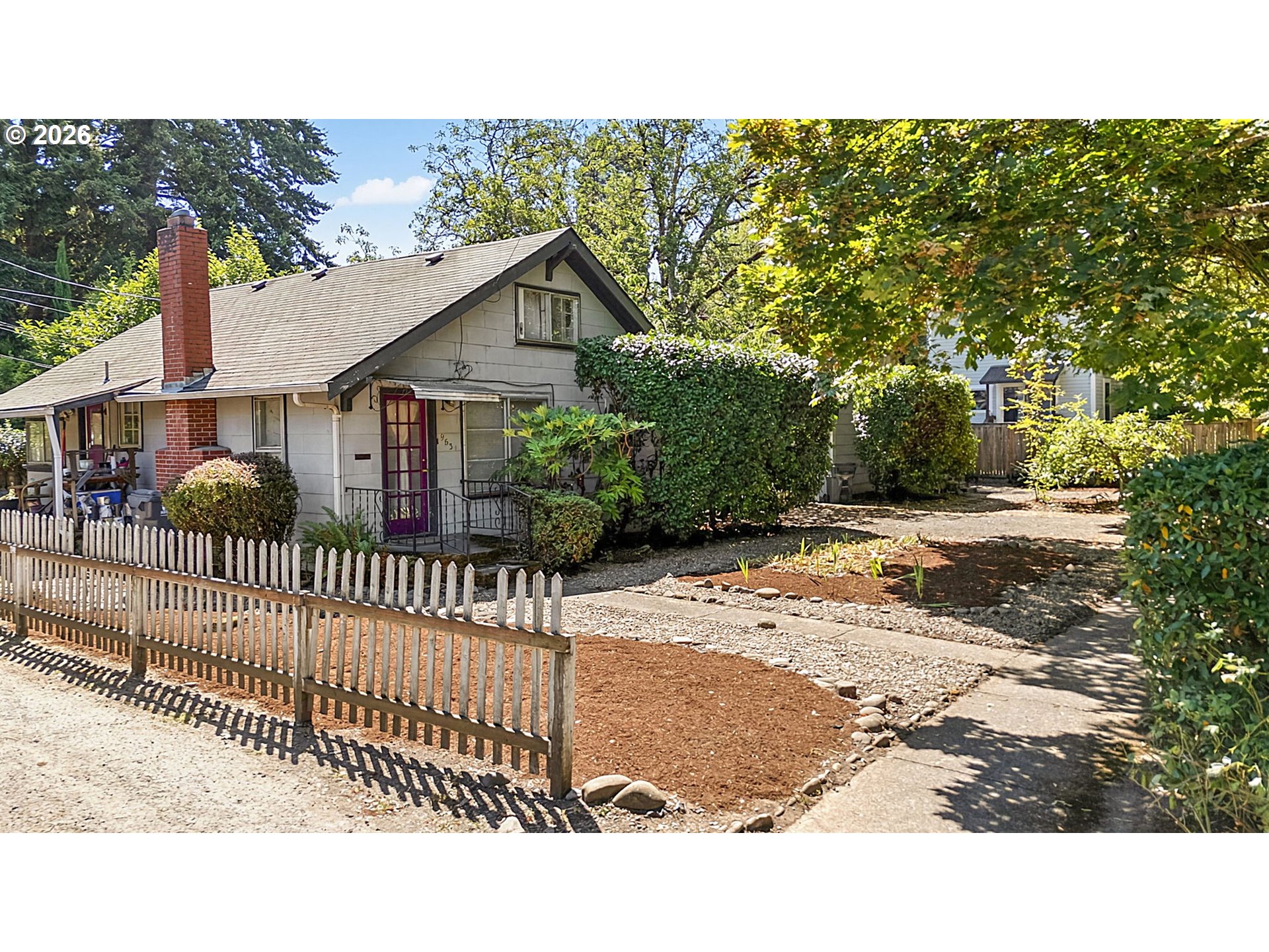 963 Madison St Property Photo 3