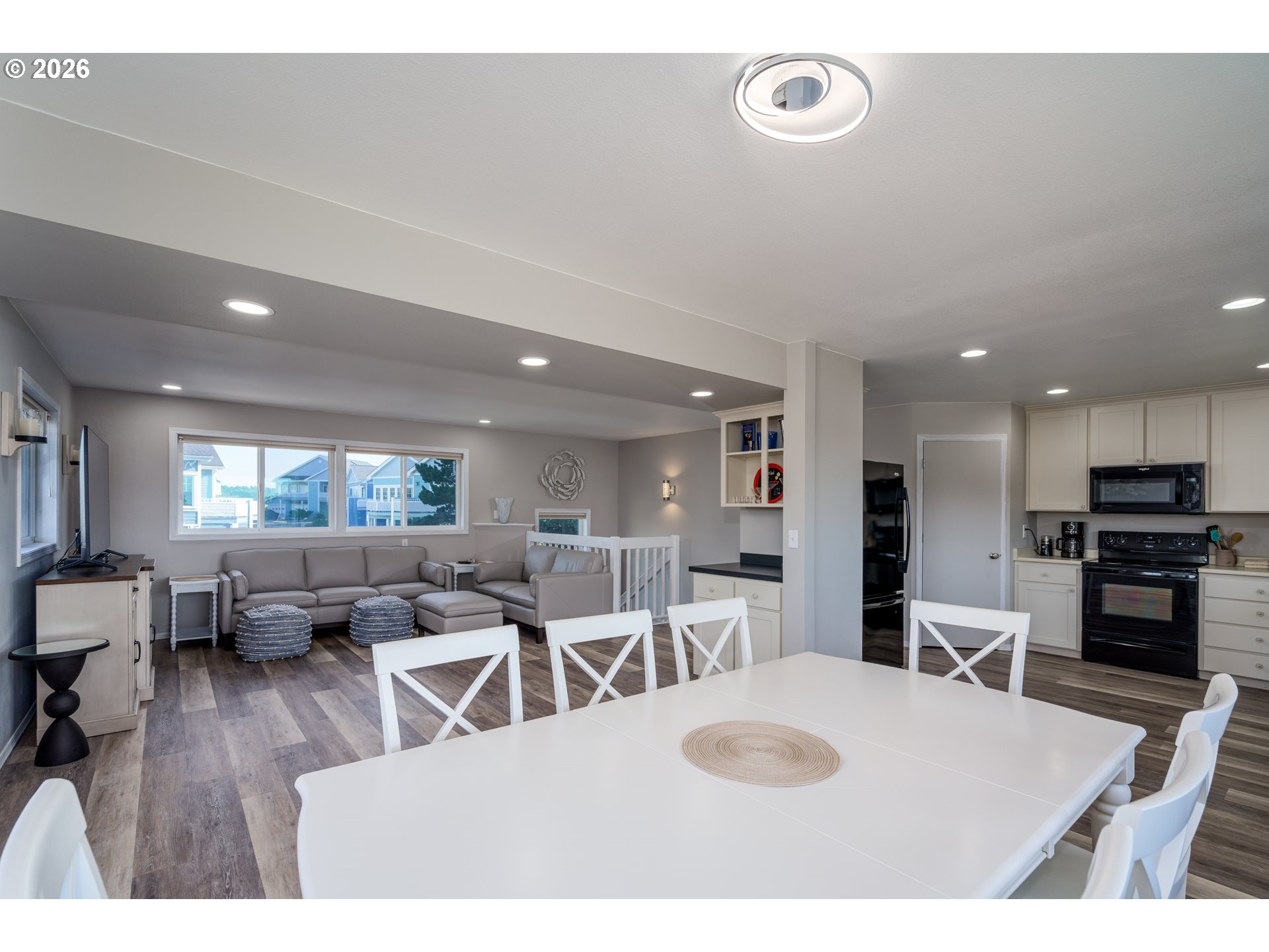 2131 Beach Loop Drive Property Photo 12