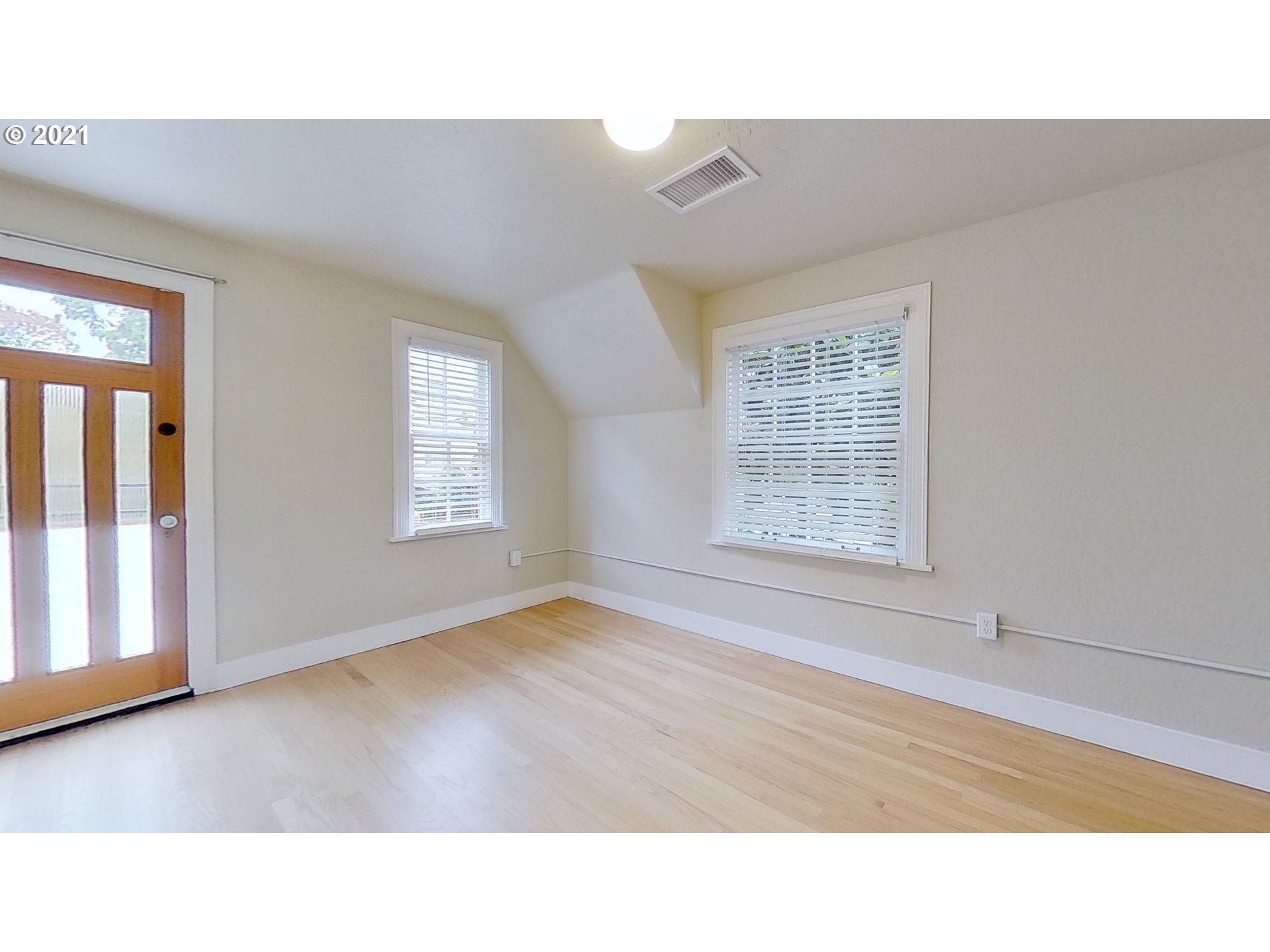 998 Ferry Ln Property Photo 18