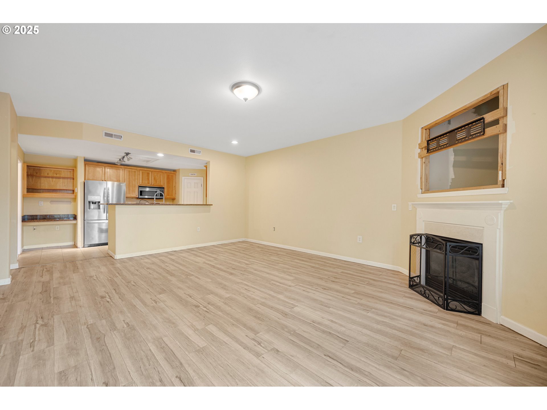 850 Springtree Ln Property Photo 2