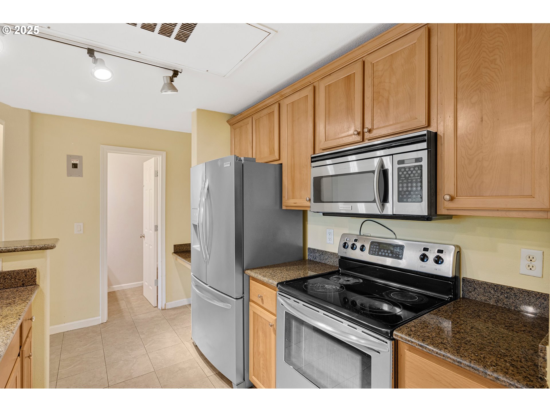 850 Springtree Ln Property Photo 9