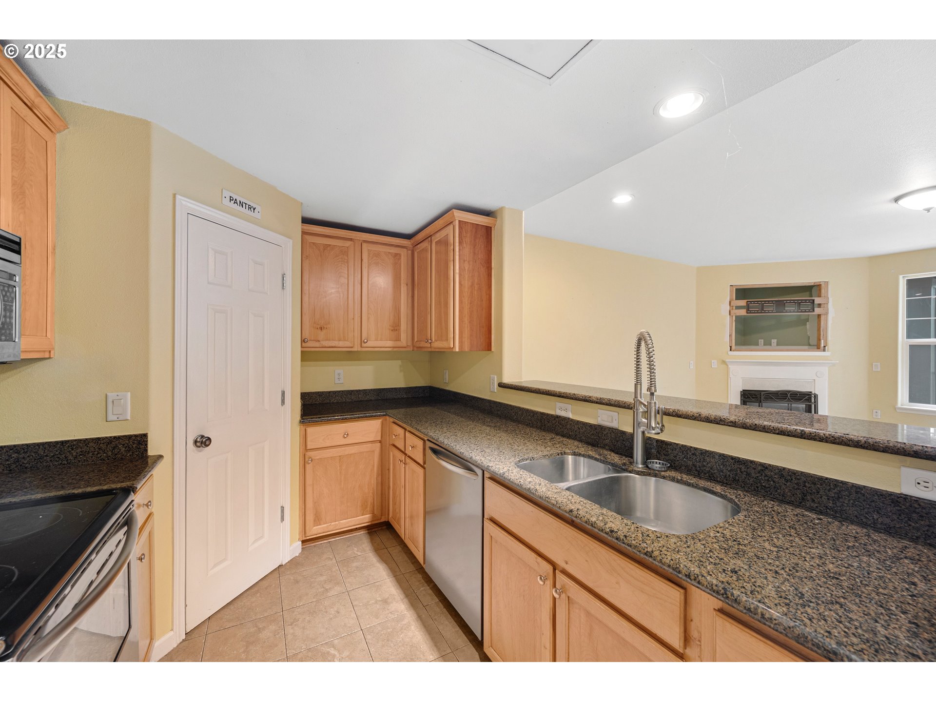 850 Springtree Ln Property Photo 10