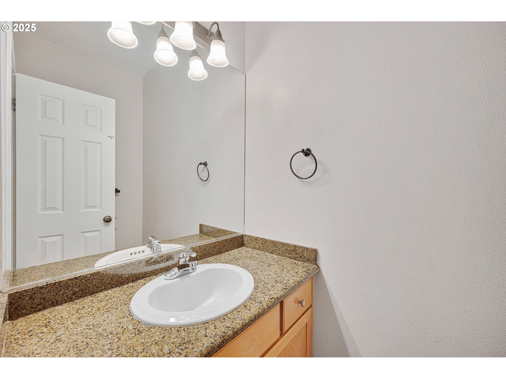 850 Springtree Ln Property Photo 11