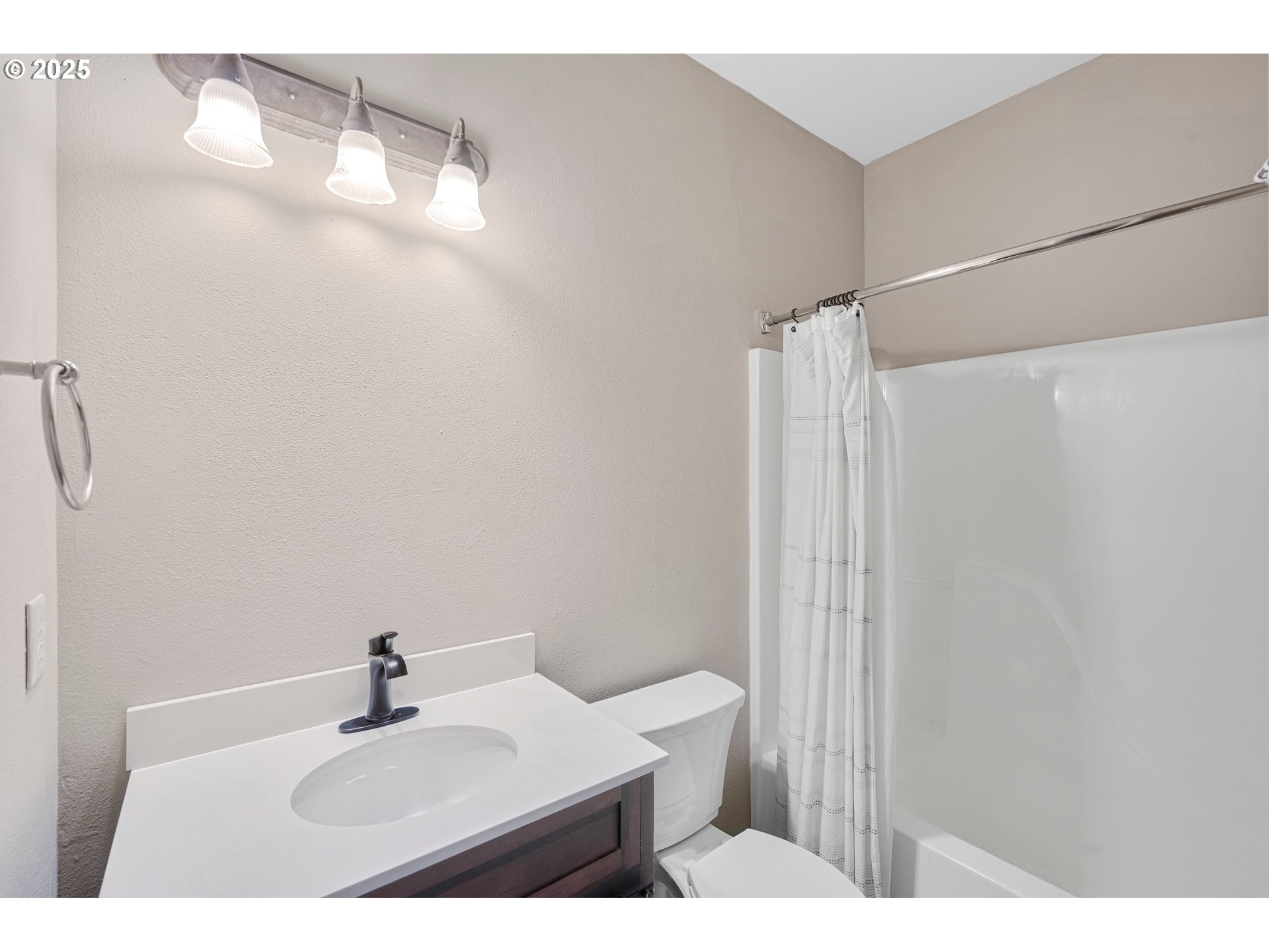 850 Springtree Ln Property Photo 13