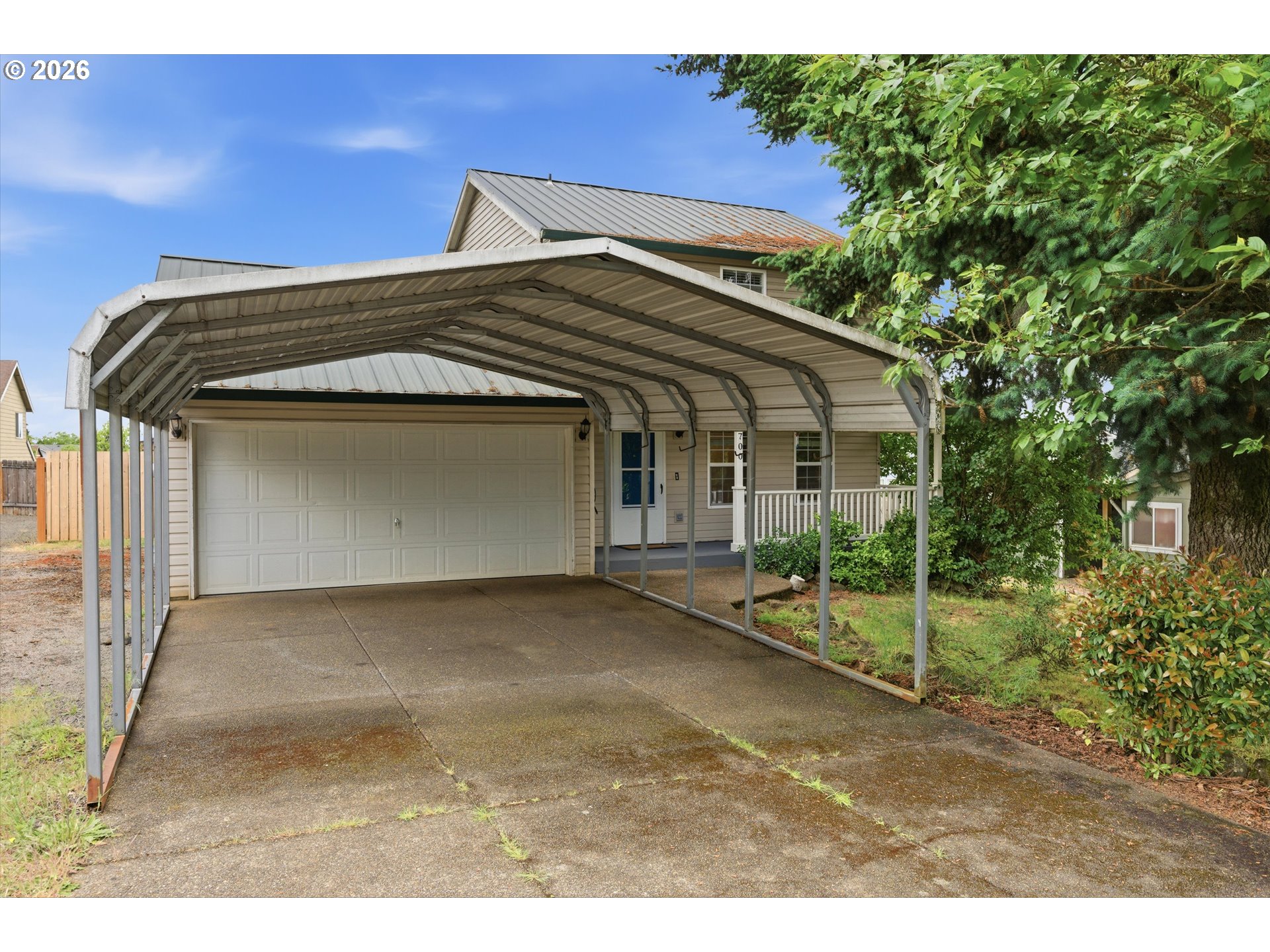 700 Nw Willamina Dr Property Photo 2