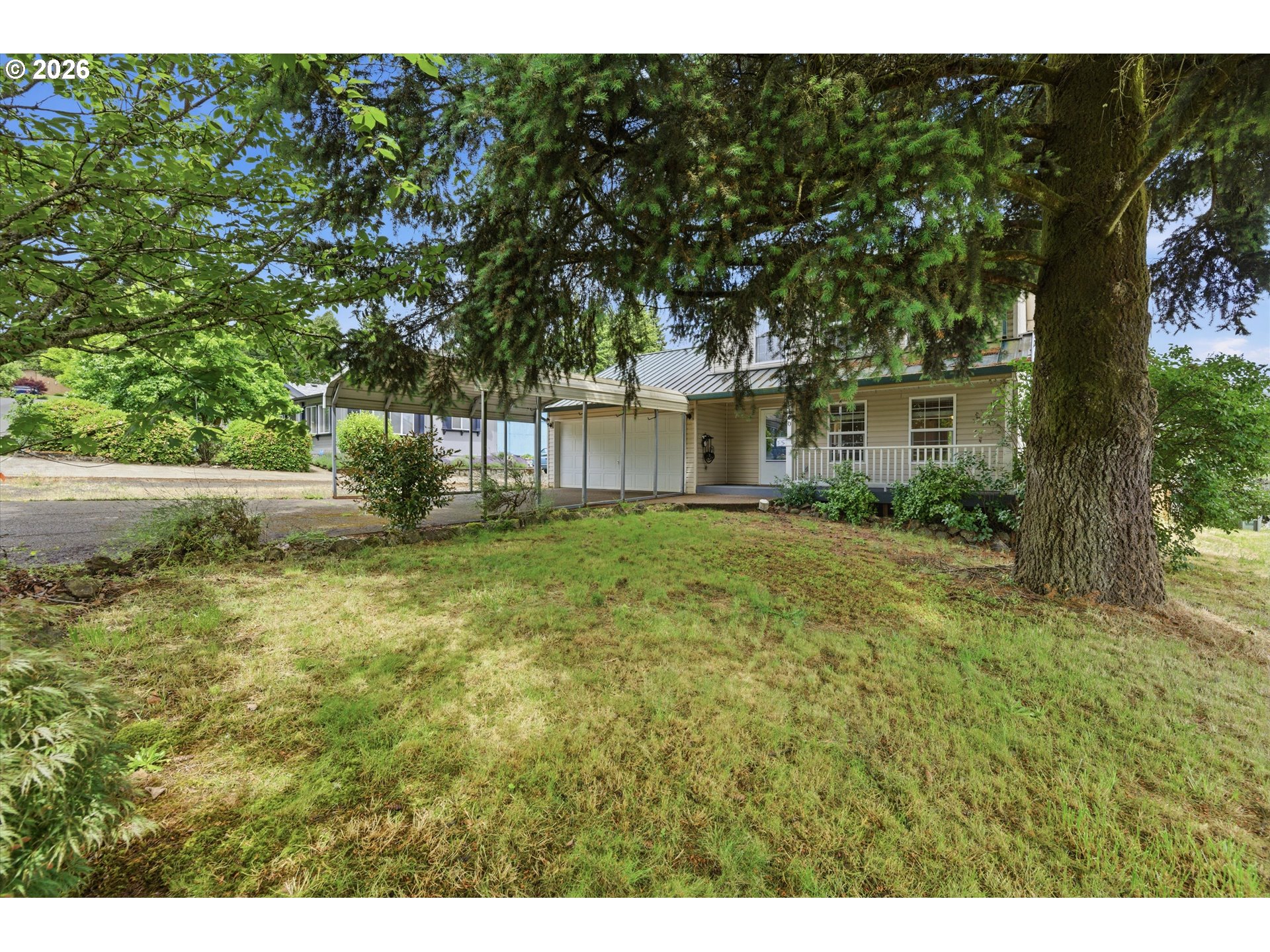 700 Nw Willamina Dr Property Photo 3