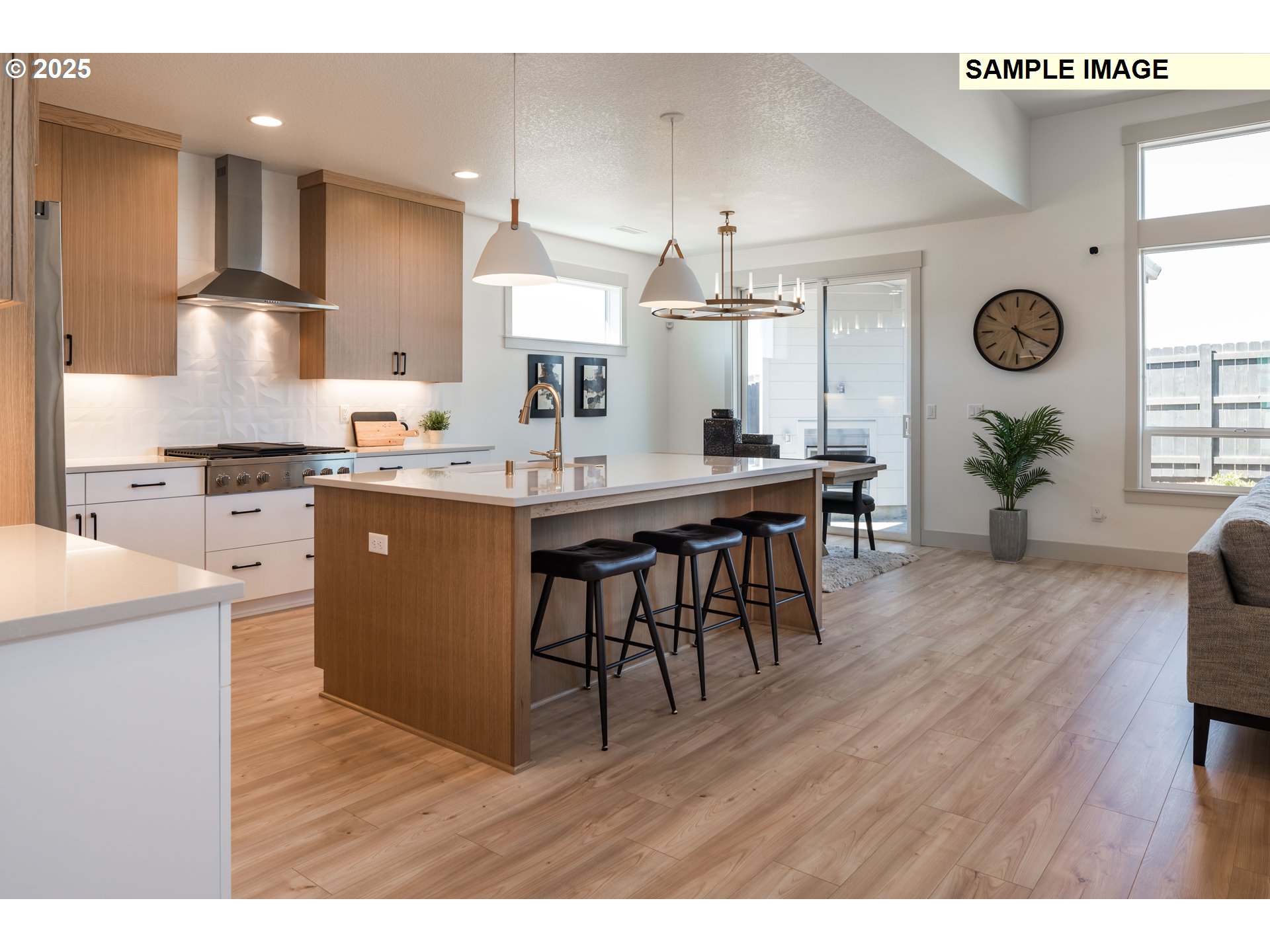 4209 N 12th Way Property Photo 6