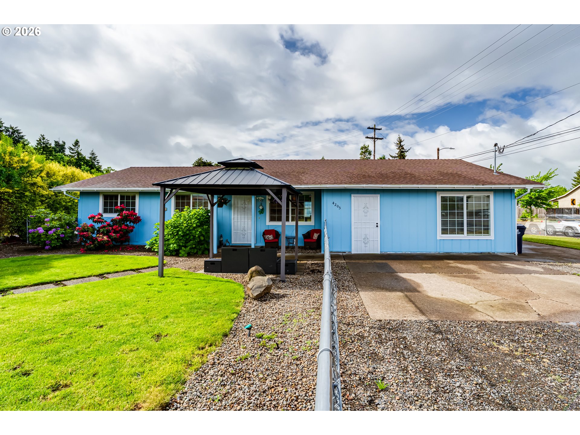 4205 Daisy St Property Photo 2