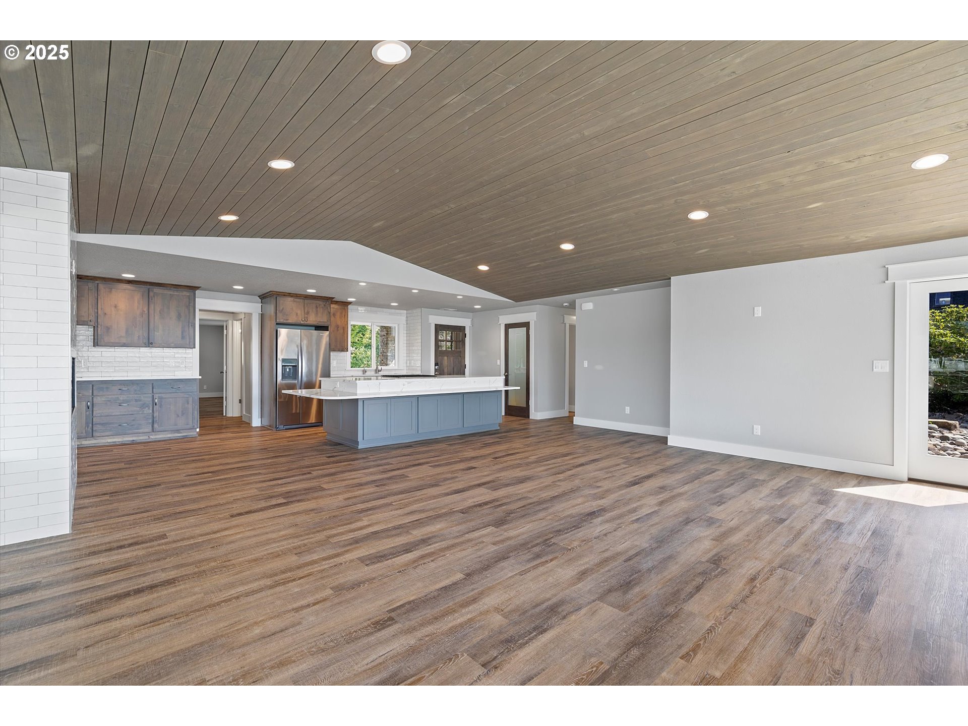 2997 Ne Loop Dr Property Photo 6