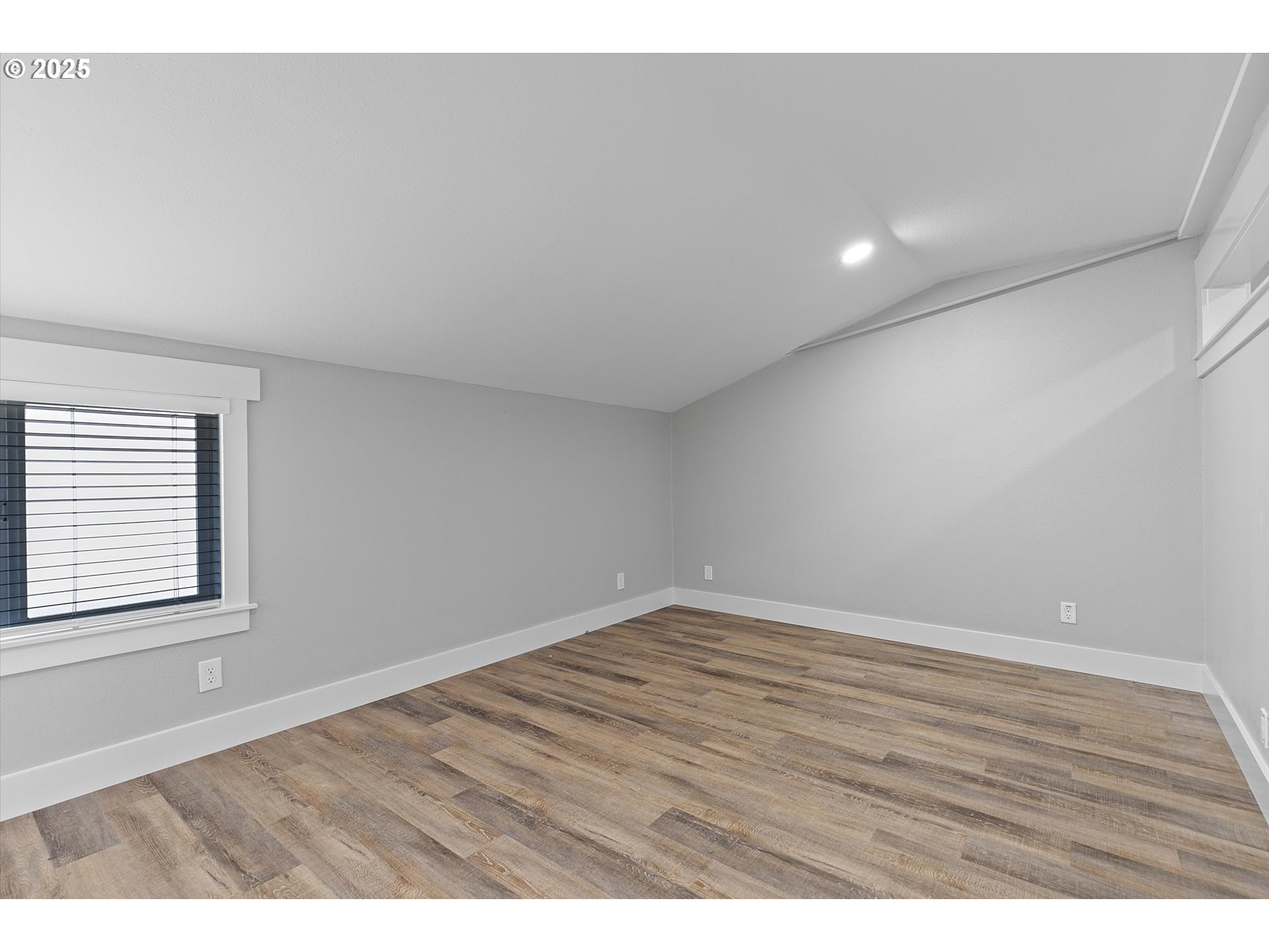 2997 Ne Loop Dr Property Photo 13