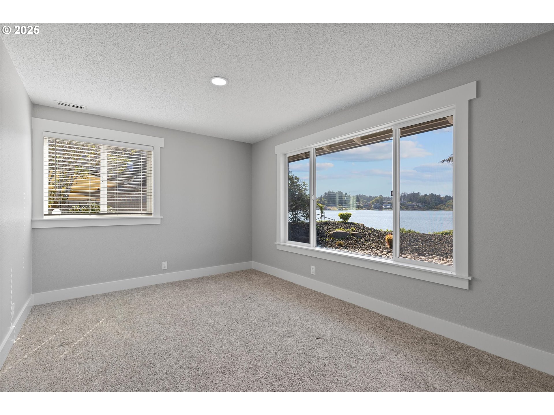 2997 Ne Loop Dr Property Photo 16