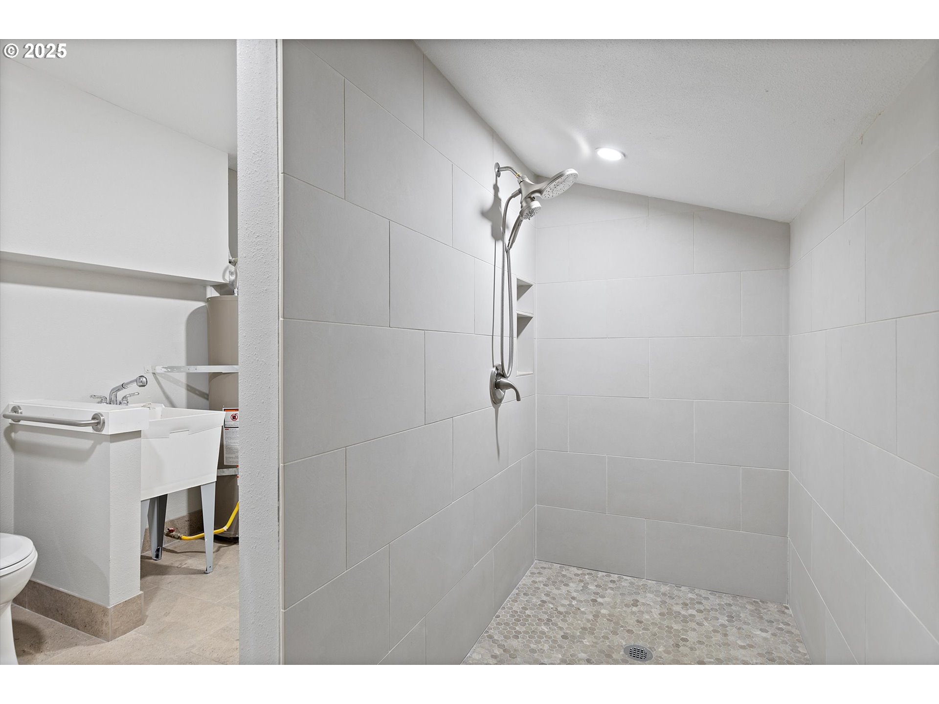 2997 Ne Loop Dr Property Photo 20