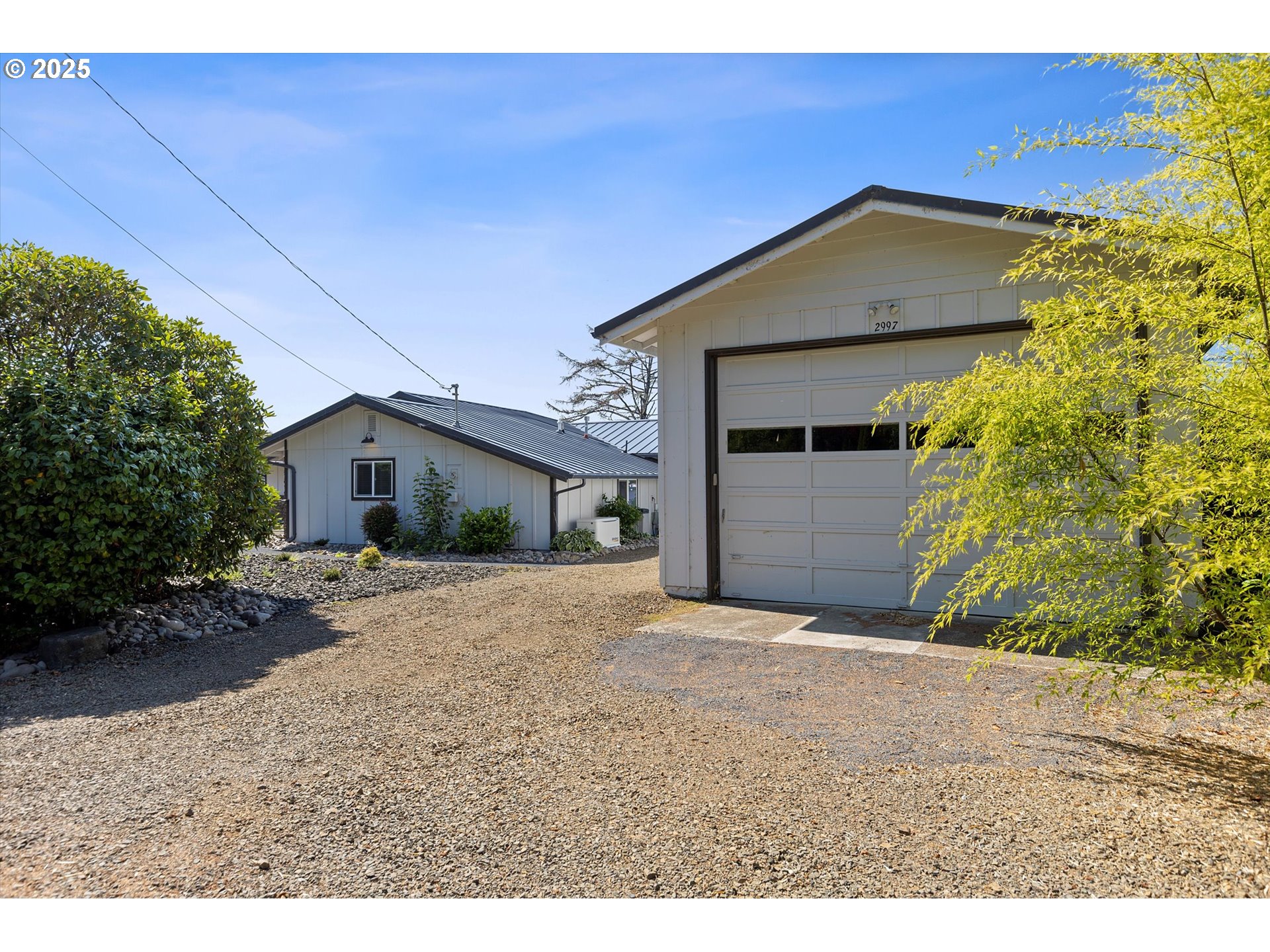 2997 Ne Loop Dr Property Photo 32