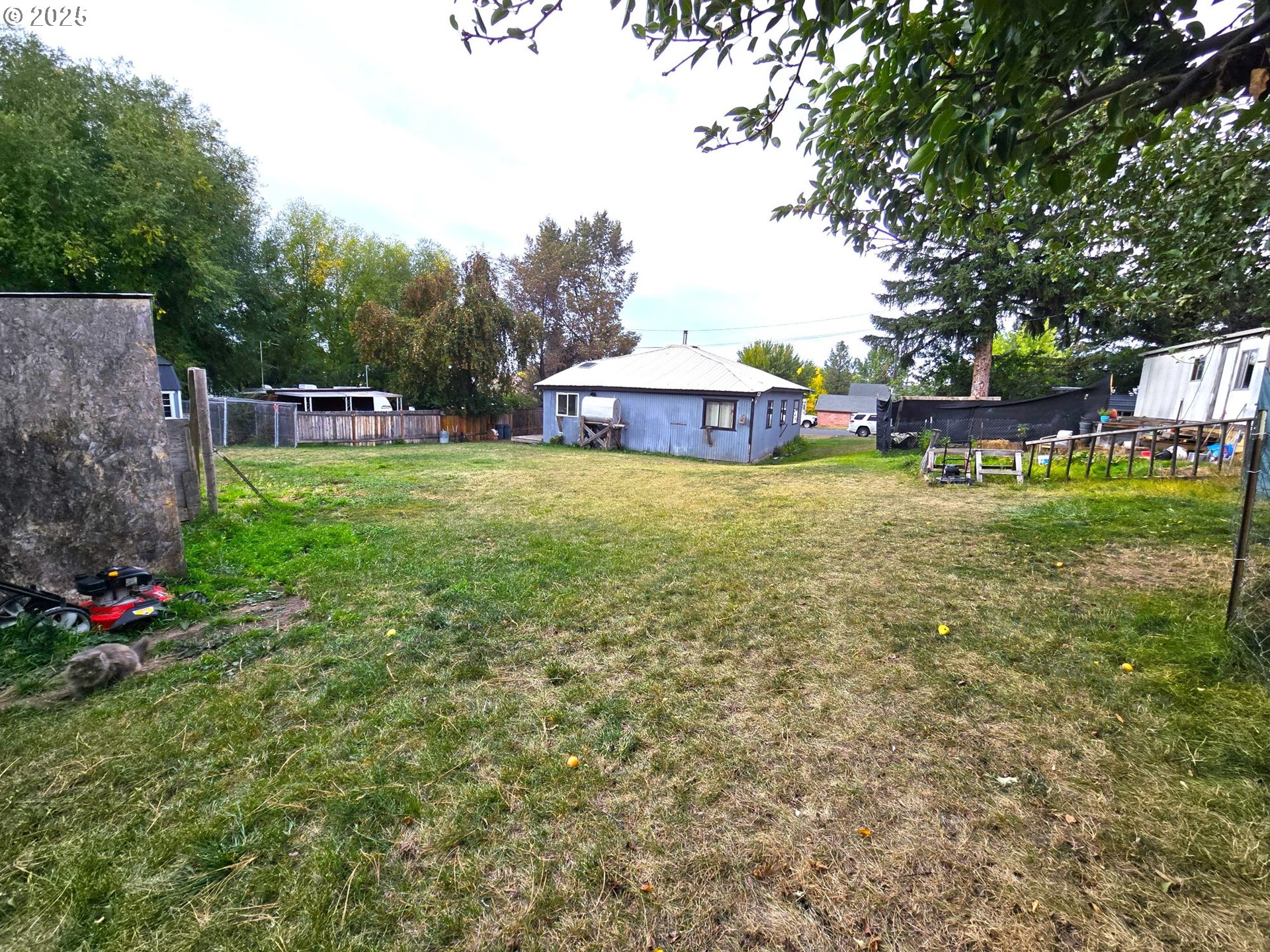 250 E 2nd St Property Photo 2