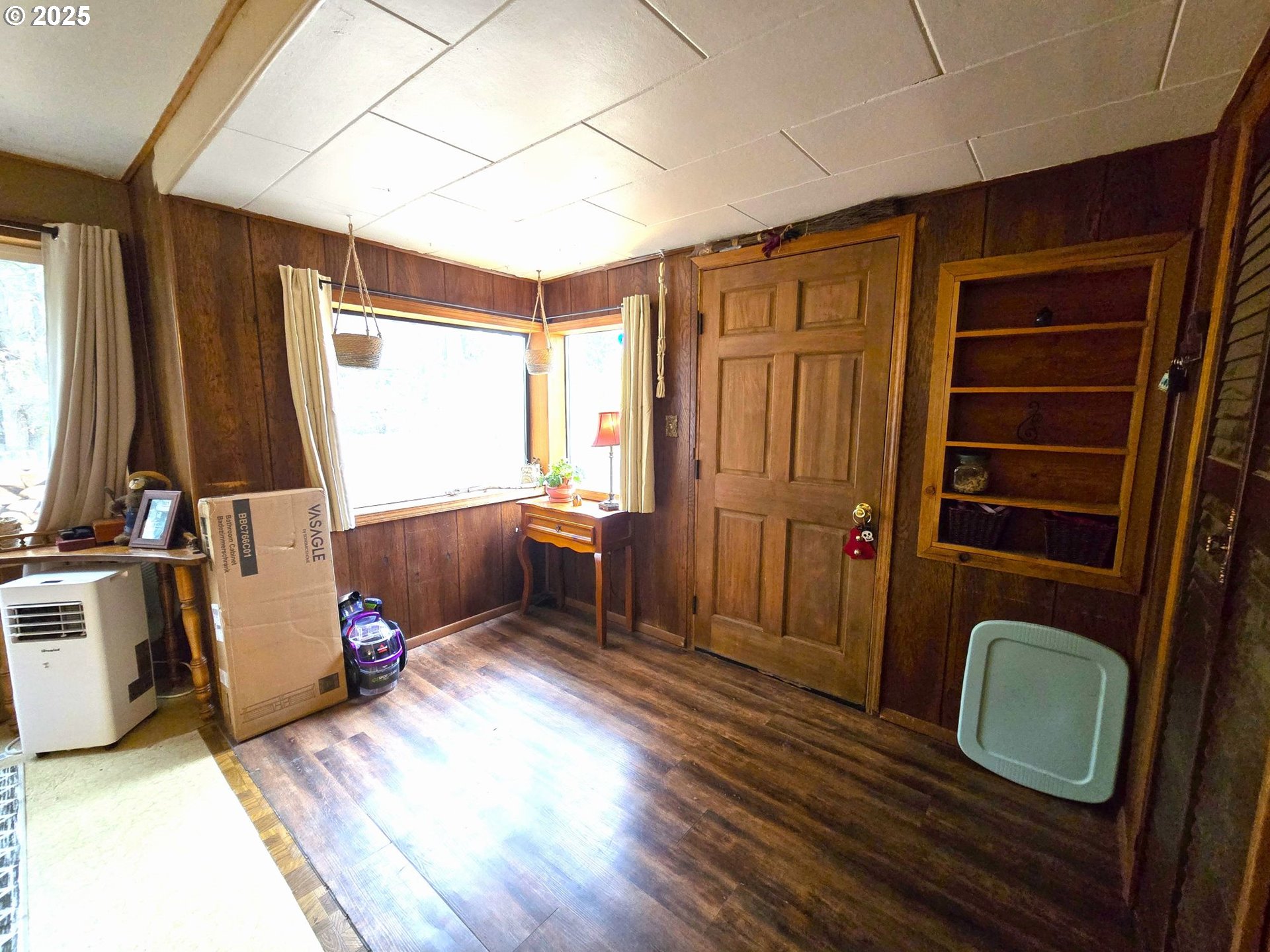 250 E 2nd St Property Photo 16
