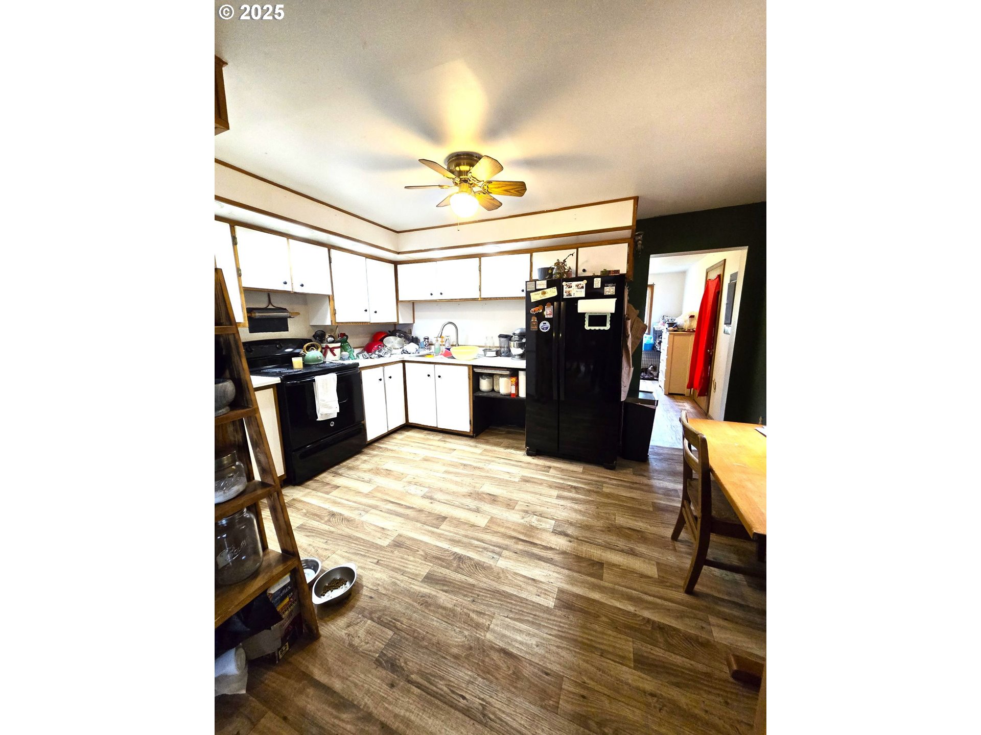 250 E 2nd St Property Photo 19