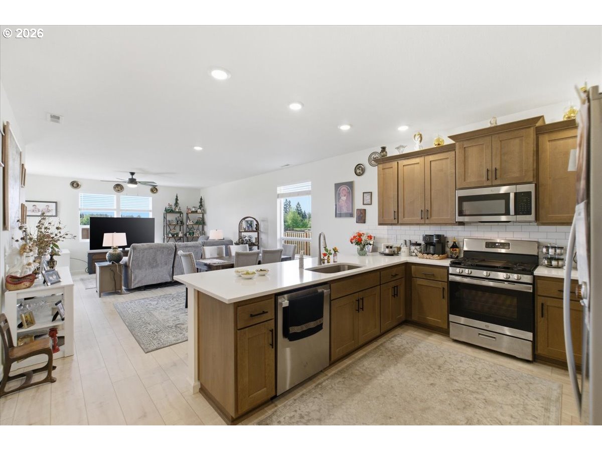 948 Laurel Pl Property Photo 17