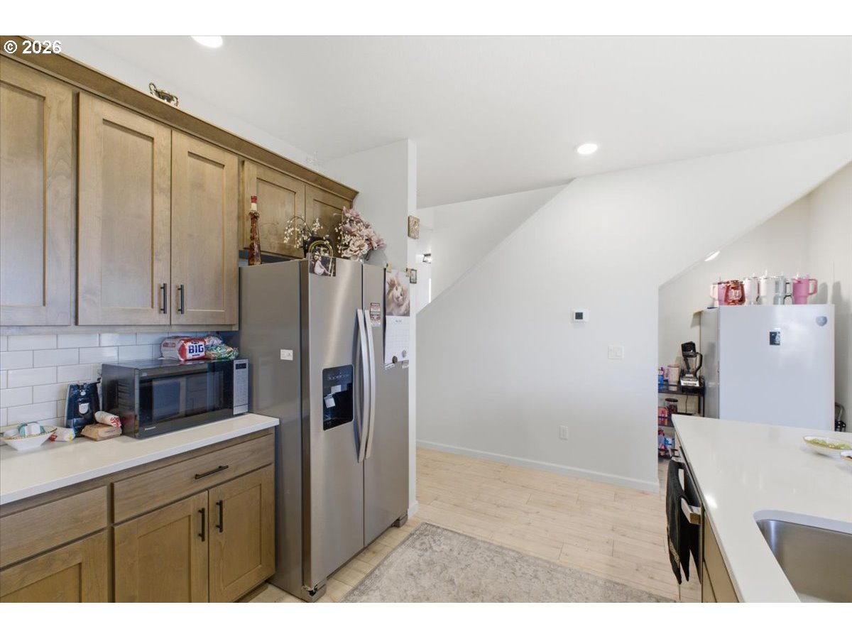 948 Laurel Pl Property Photo 22