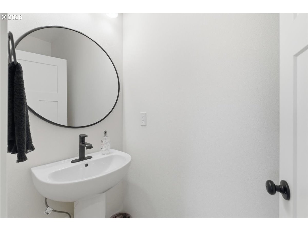 948 Laurel Pl Property Photo 24