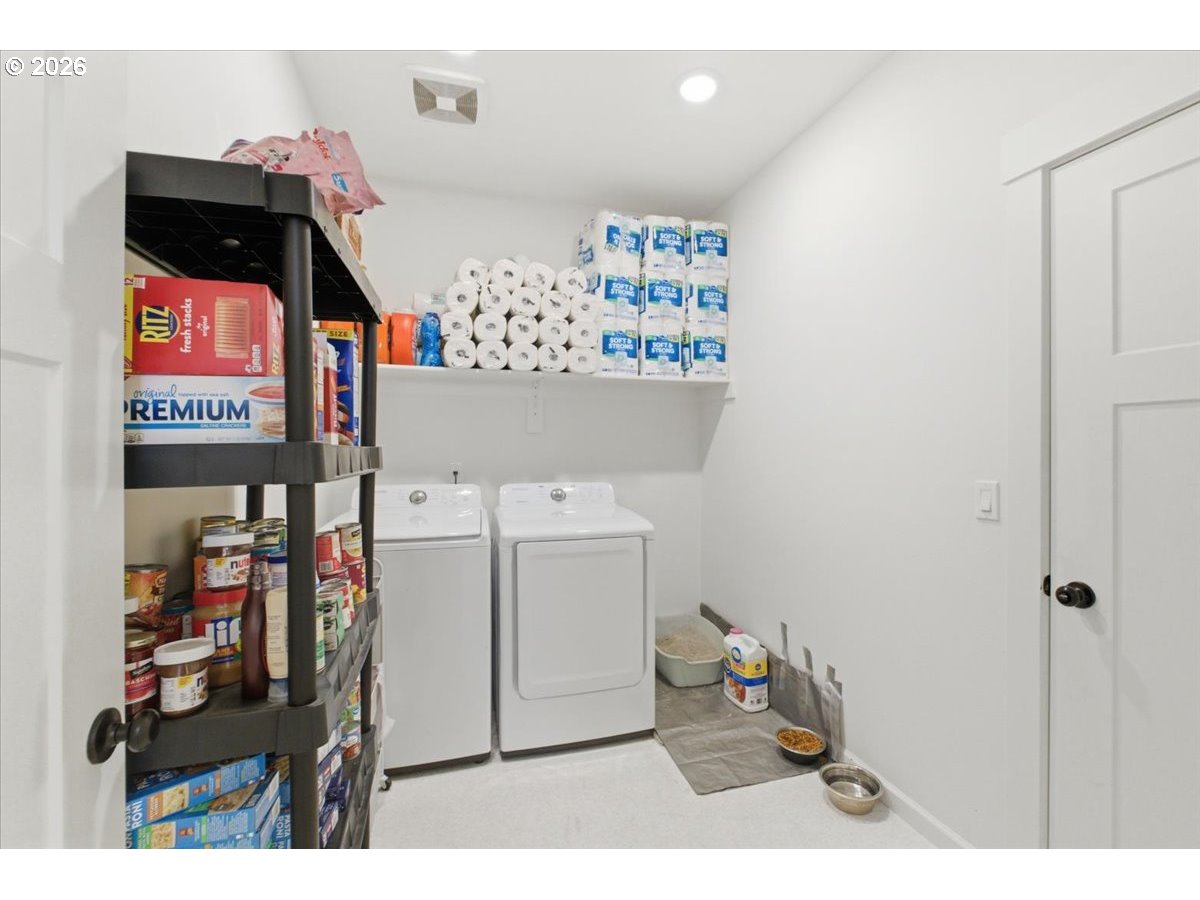 948 Laurel Pl Property Photo 25