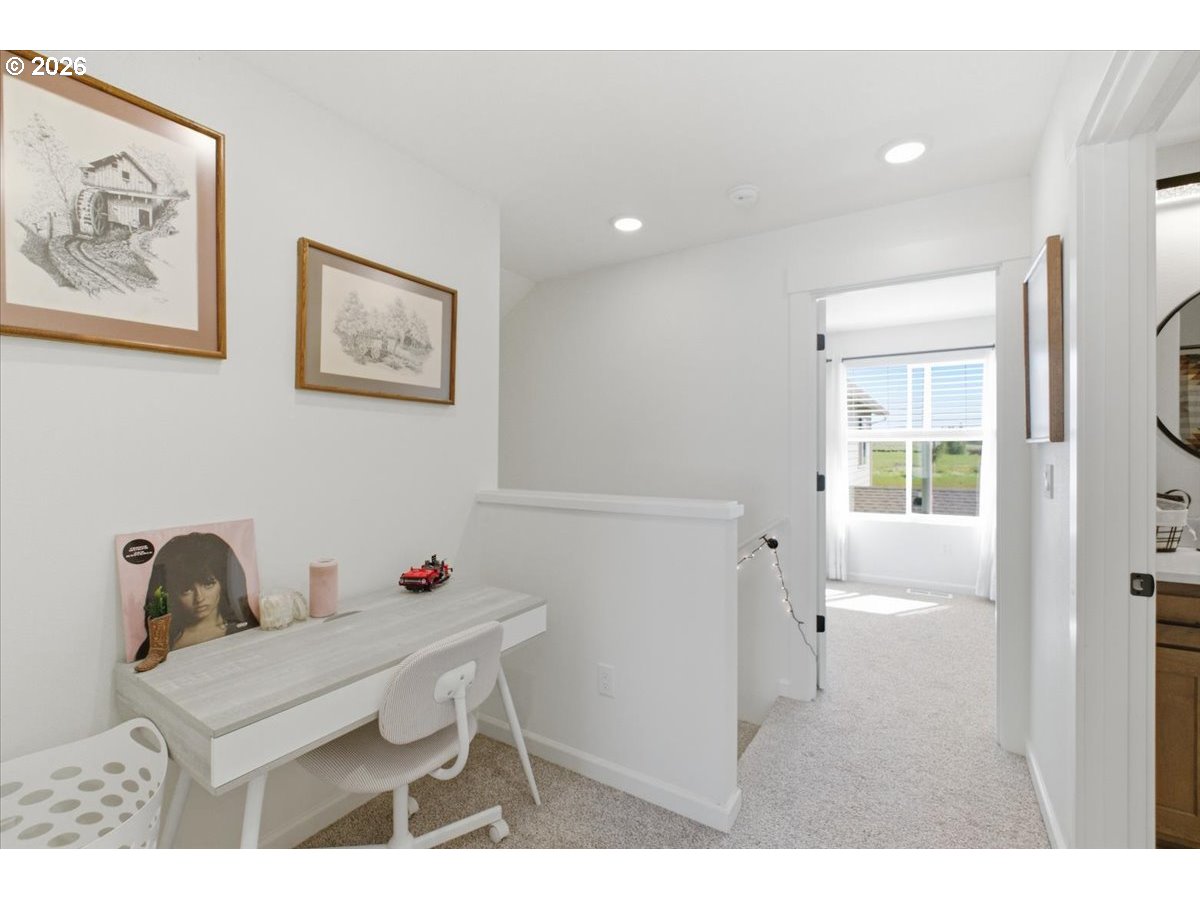 948 Laurel Pl Property Photo 28
