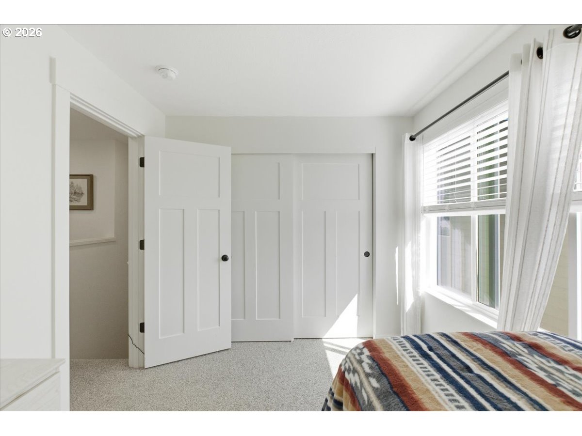 948 Laurel Pl Property Photo 31