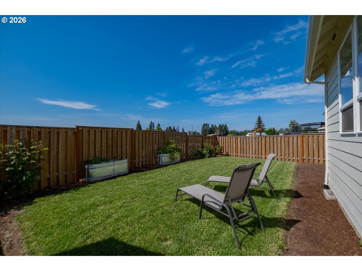948 Laurel Pl Property Photo 35