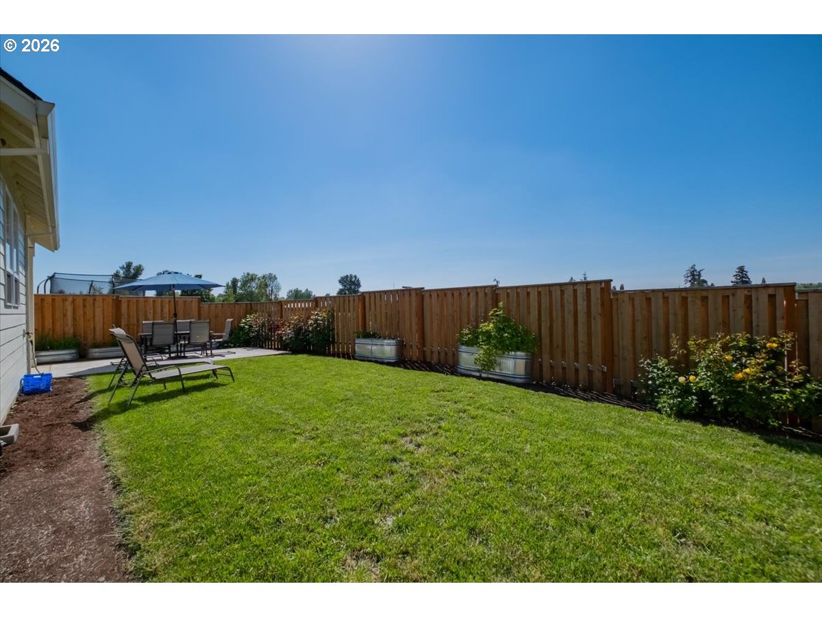 948 Laurel Pl Property Photo 37