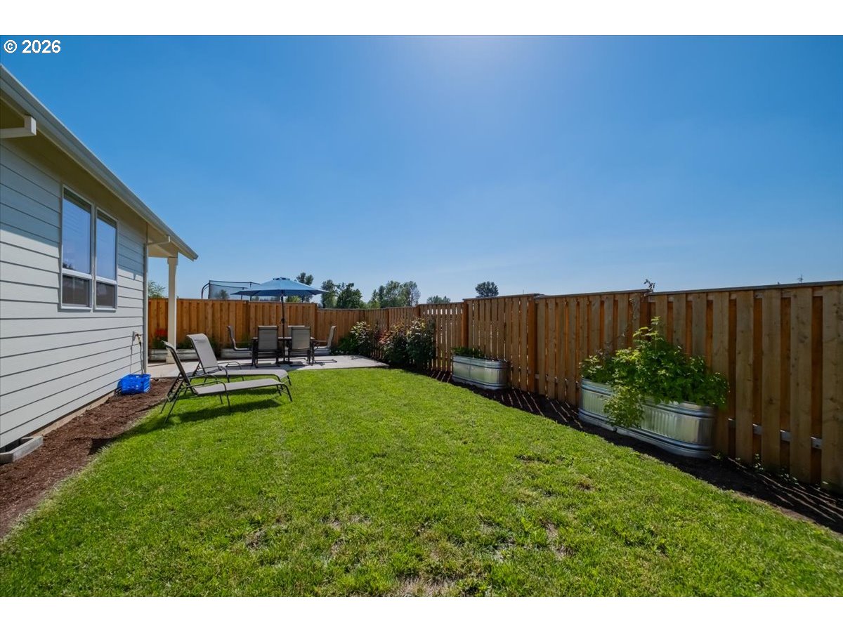 948 Laurel Pl Property Photo 39