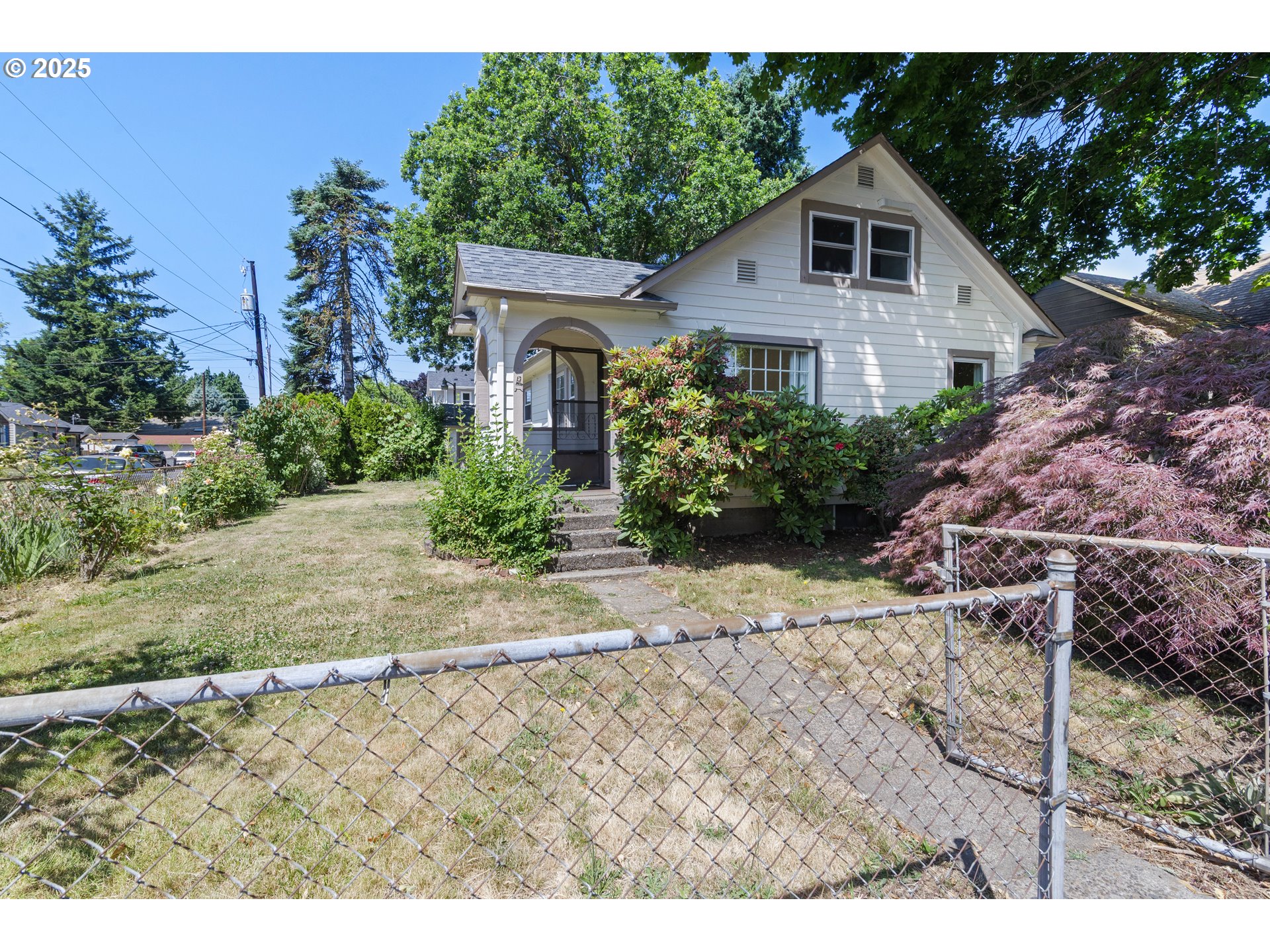 2000 Harney St Property Photo 1