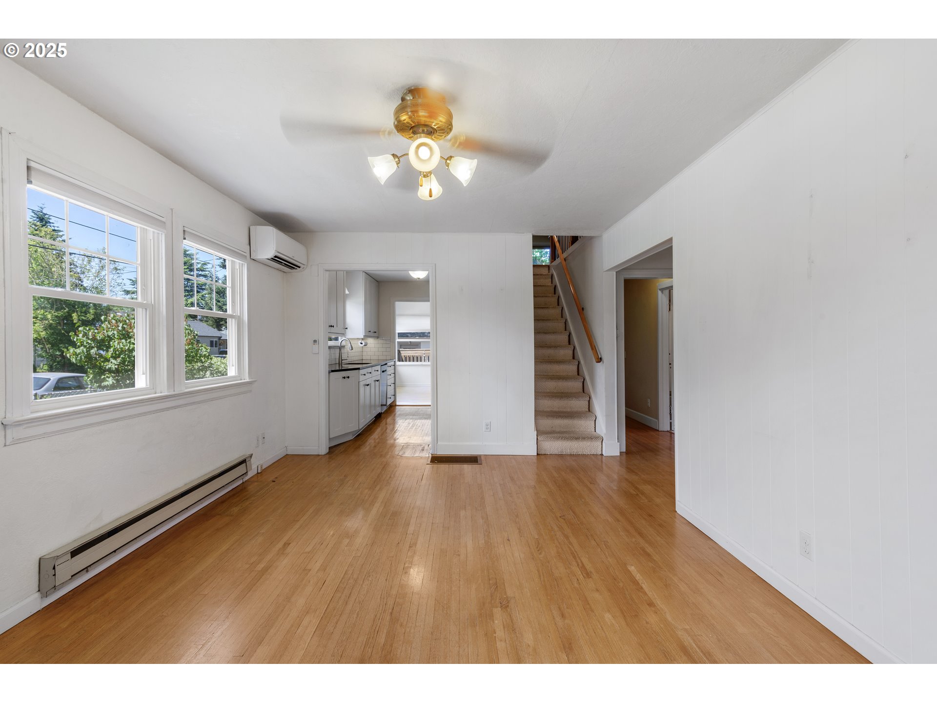 2000 Harney St Property Photo 9
