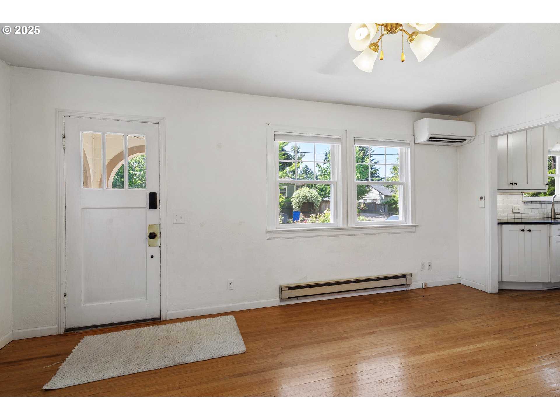 2000 Harney St Property Photo 10