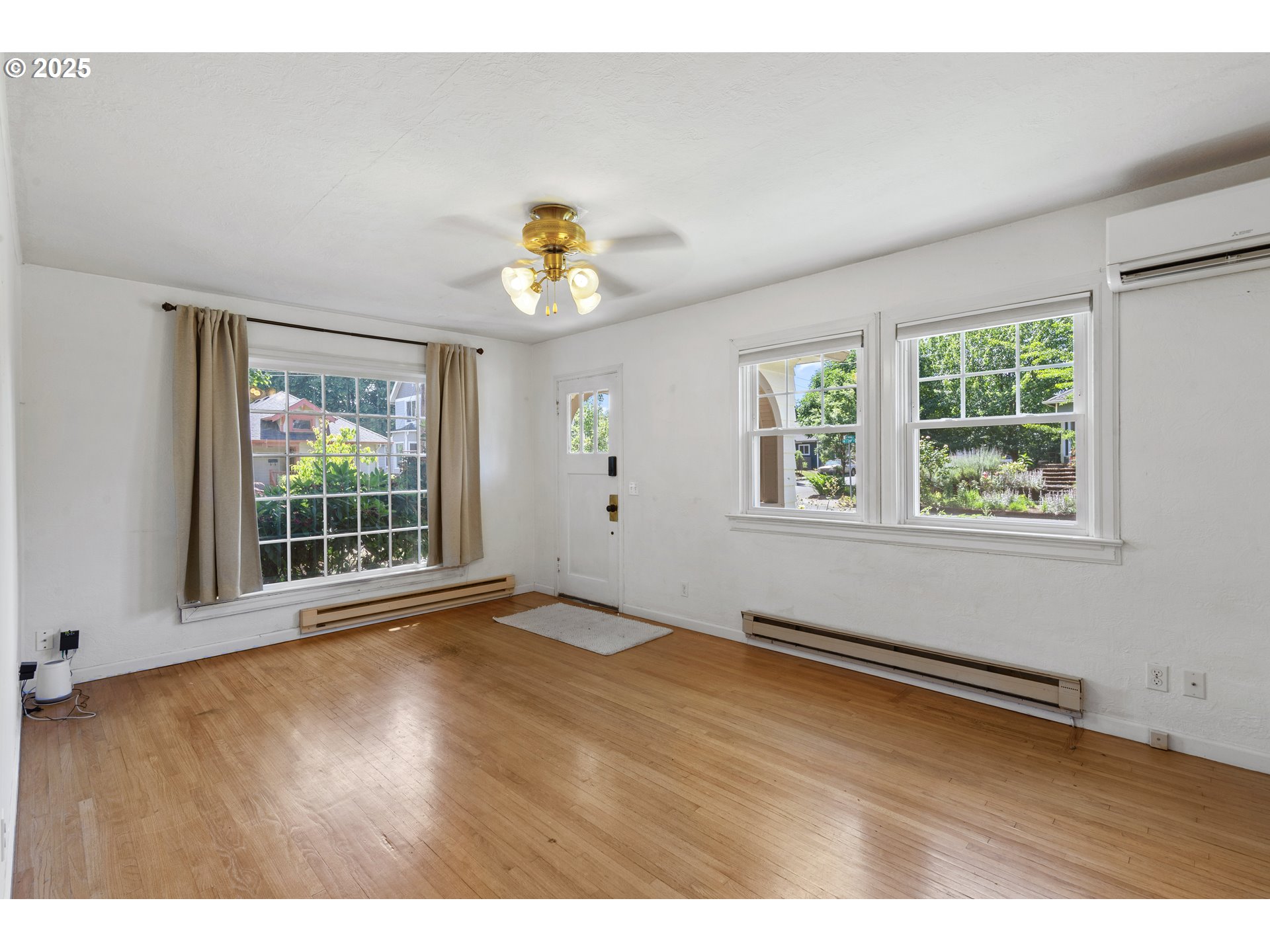 2000 Harney St Property Photo 11
