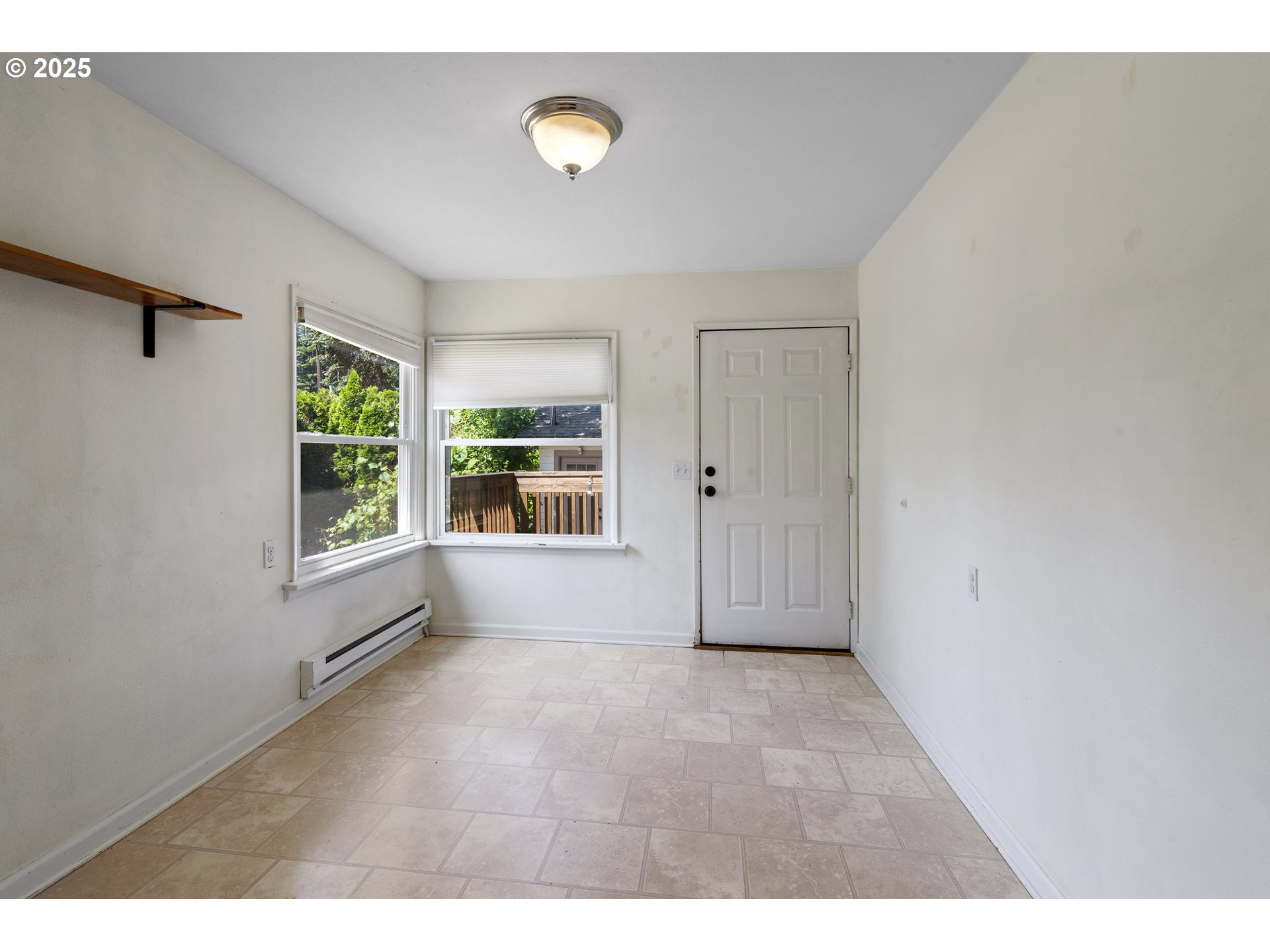 2000 Harney St Property Photo 15
