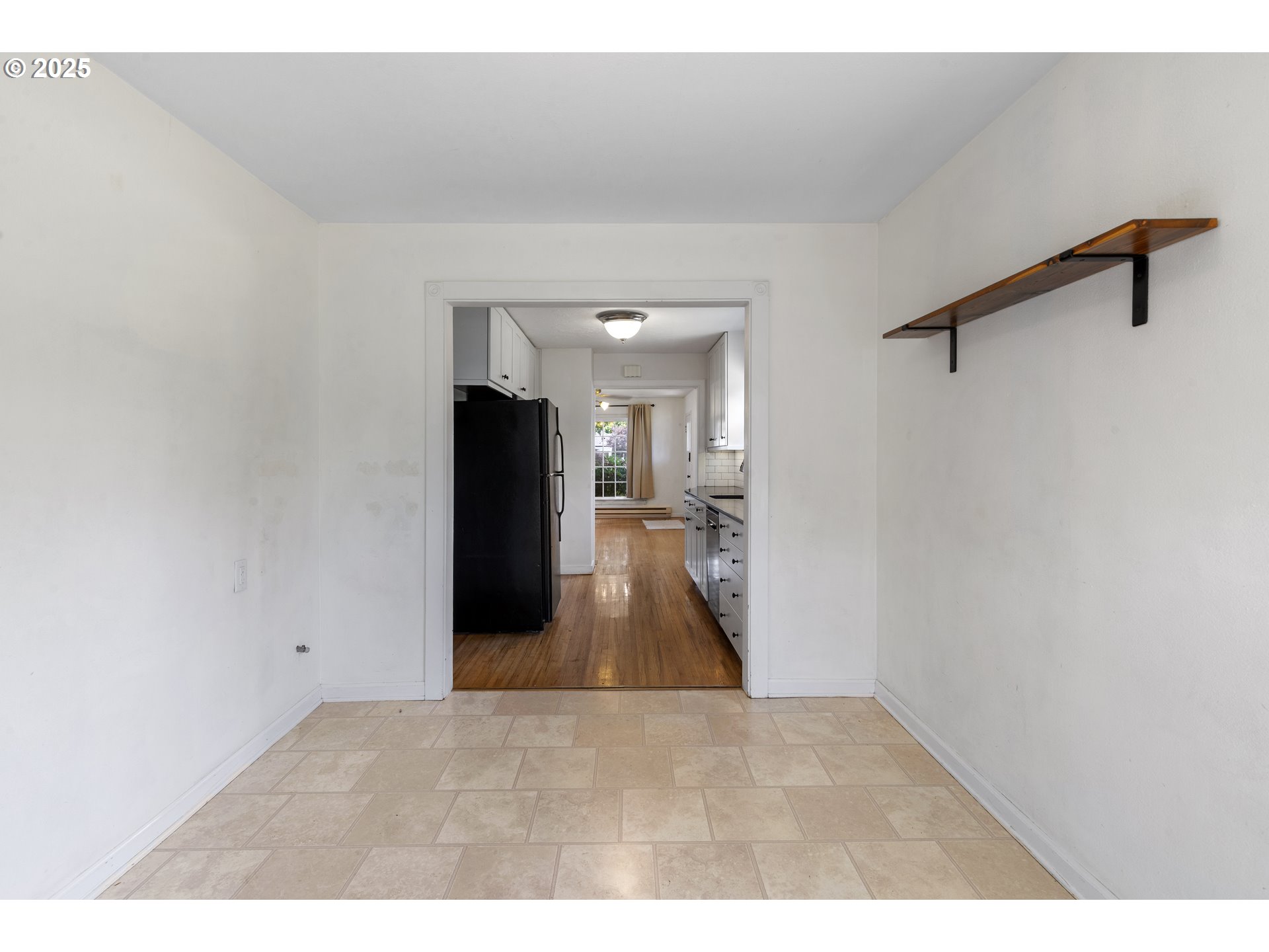 2000 Harney St Property Photo 16