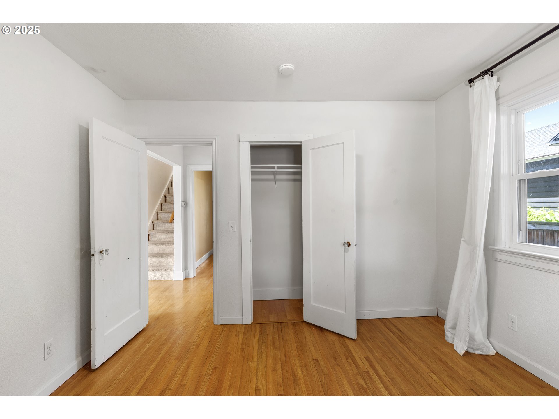 2000 Harney St Property Photo 18